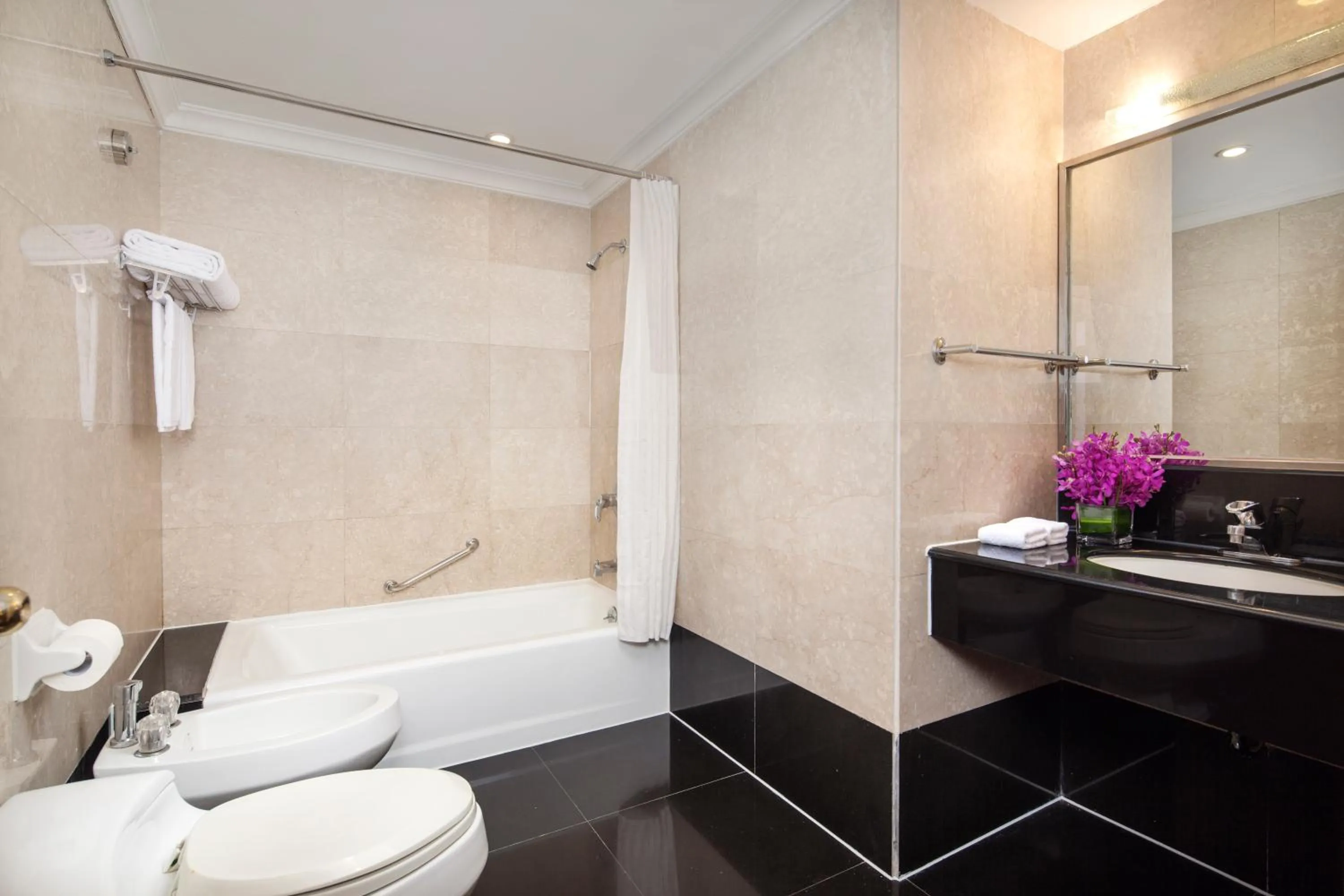 Bathroom in Jin Jiang Pacific Hotel