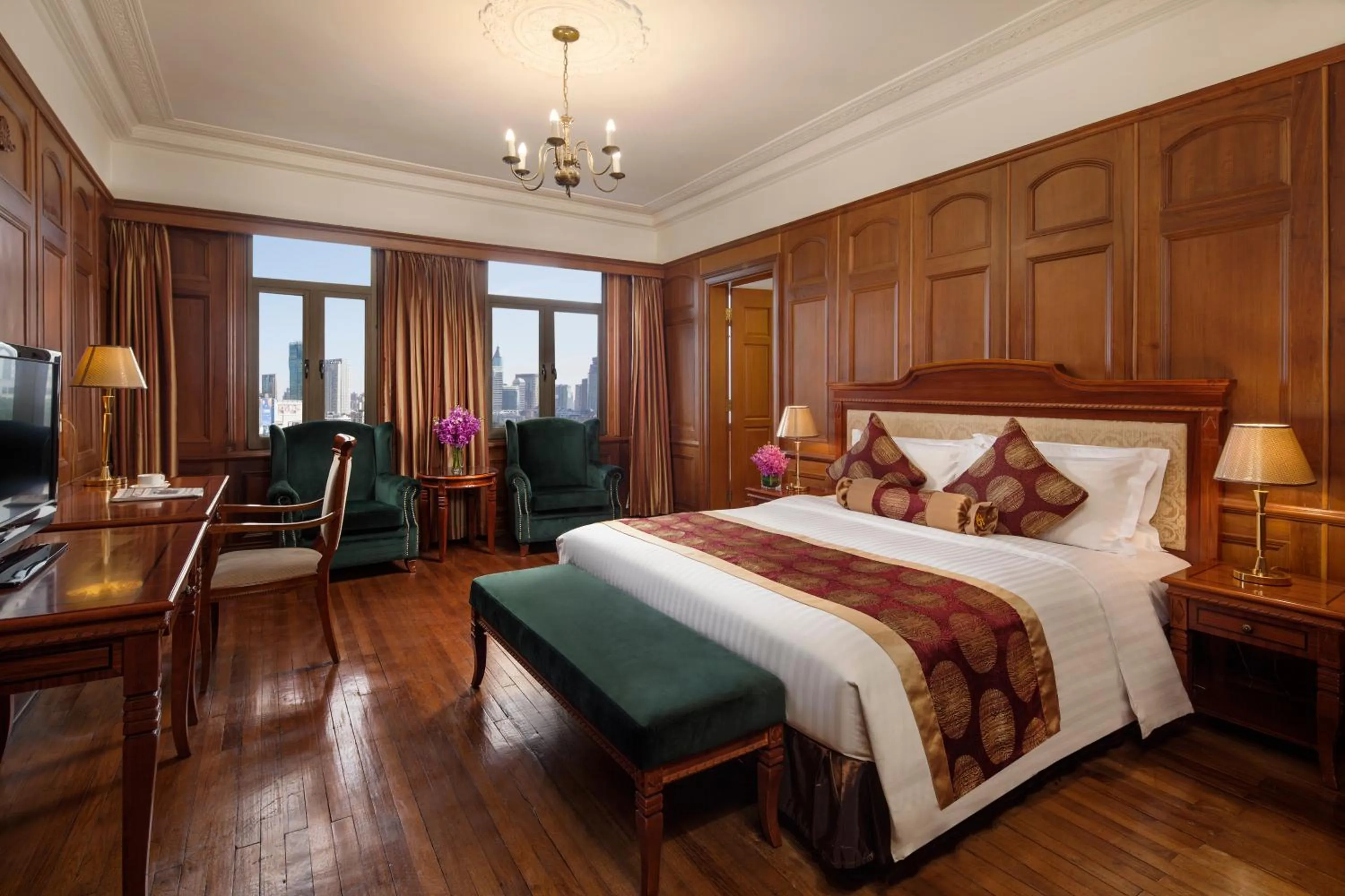 Bed in Jin Jiang Pacific Hotel