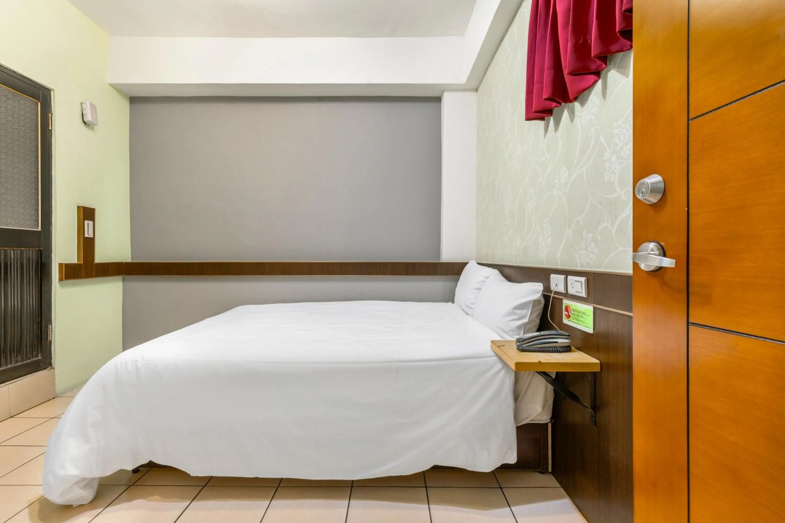 Photo of the whole room, Bed in Forever Happiness Hostel