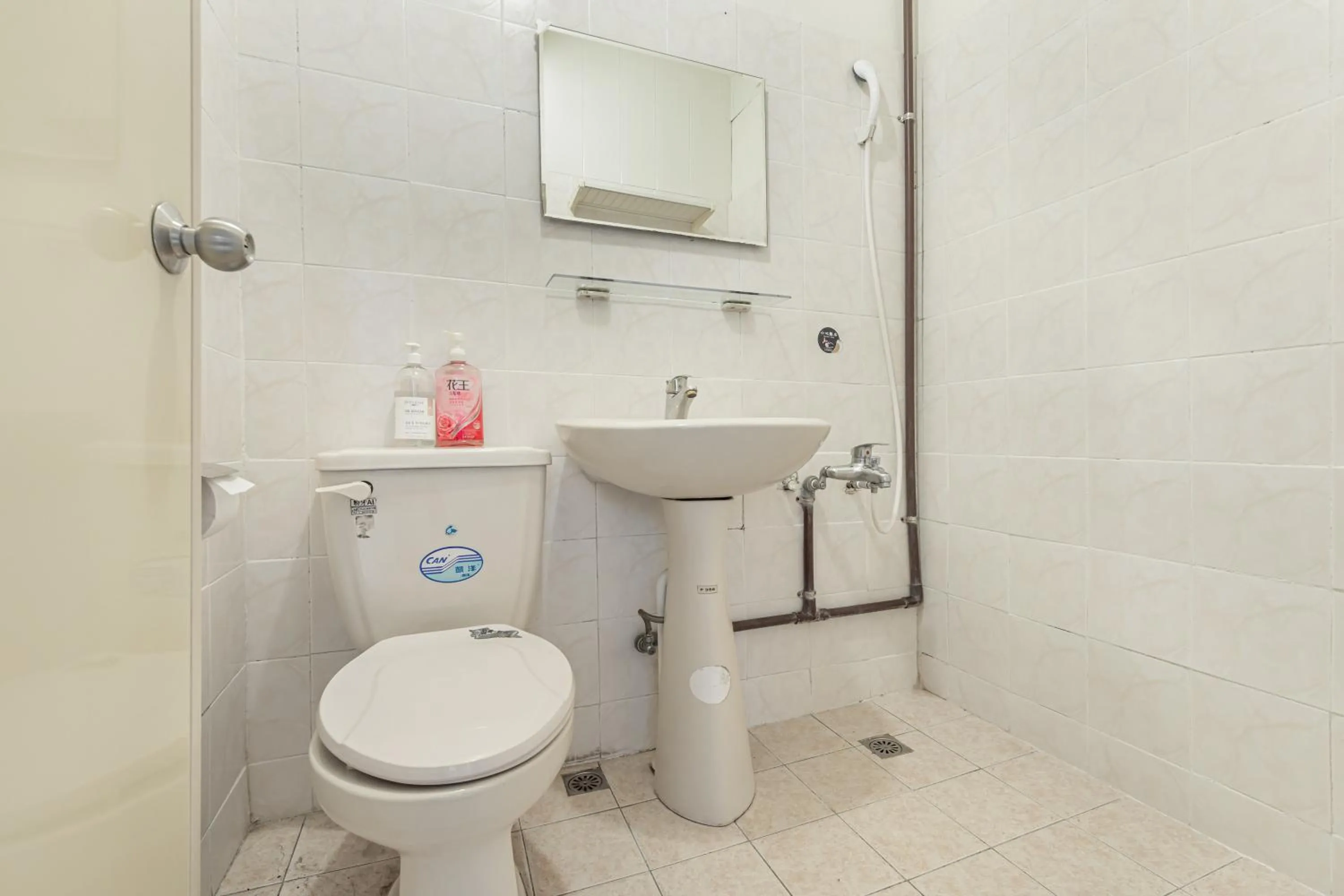 Bathroom in Forever Happiness Hostel