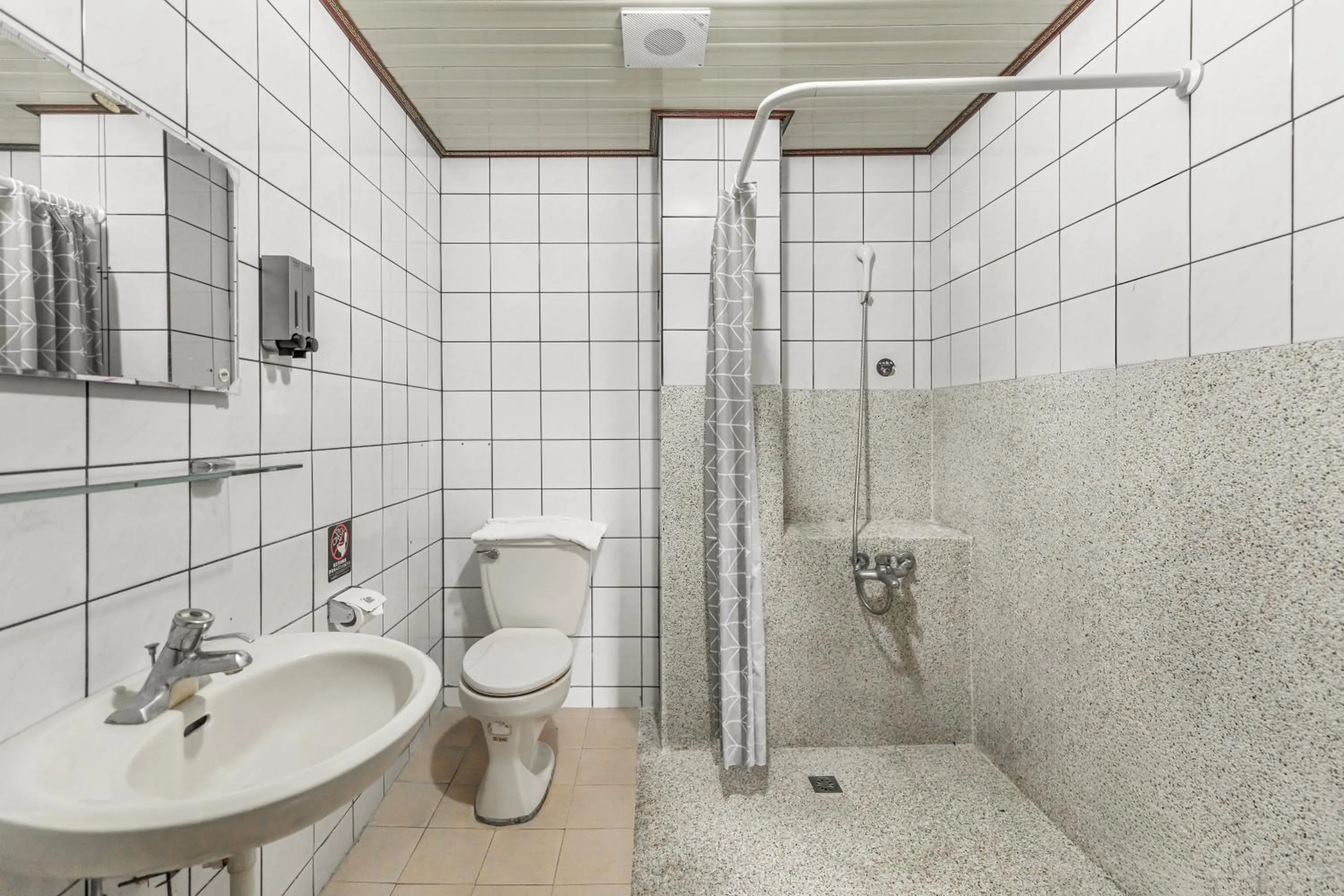 Bathroom in Forever Happiness Hostel