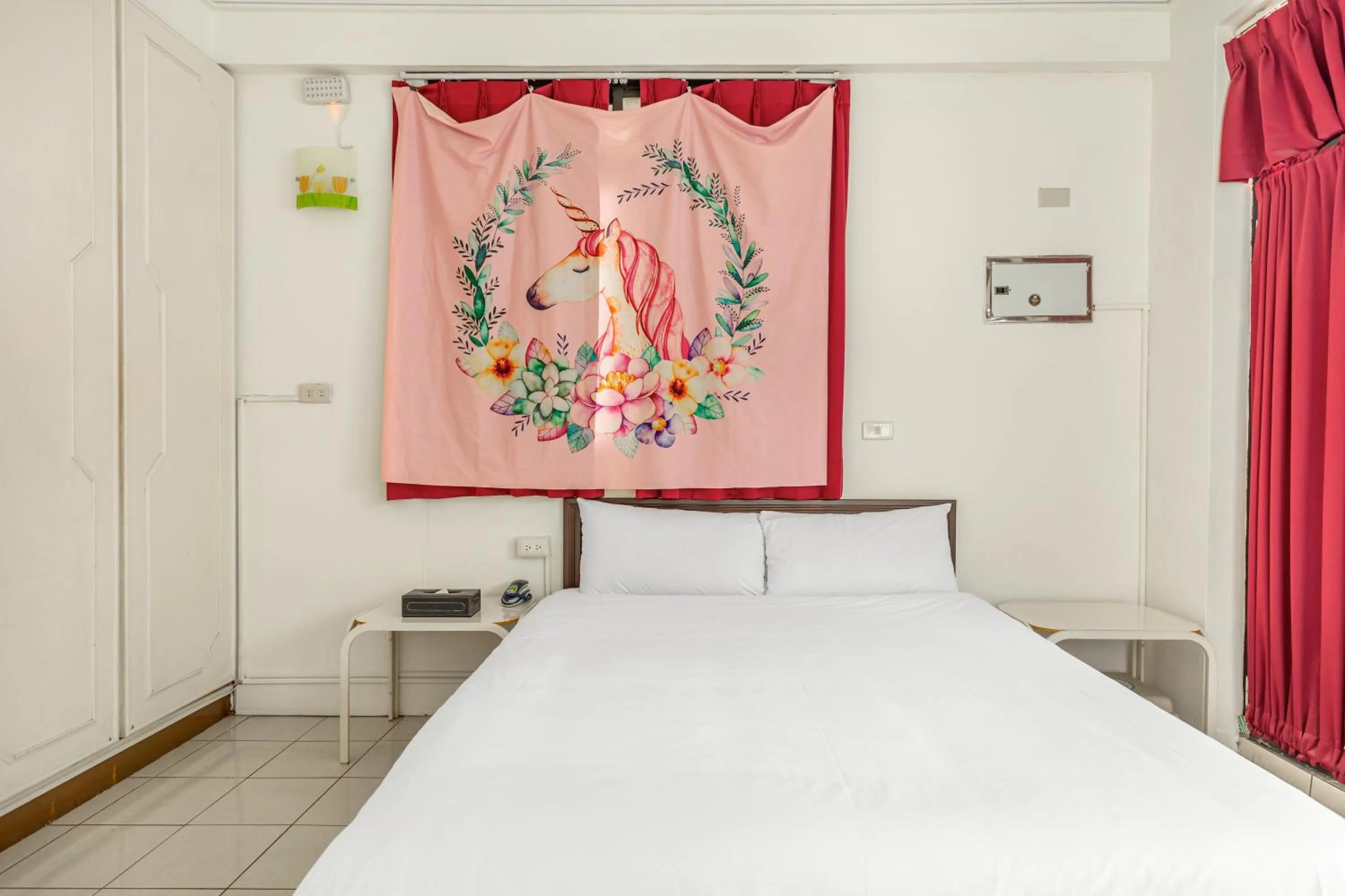 Photo of the whole room, Bed in Forever Happiness Hostel