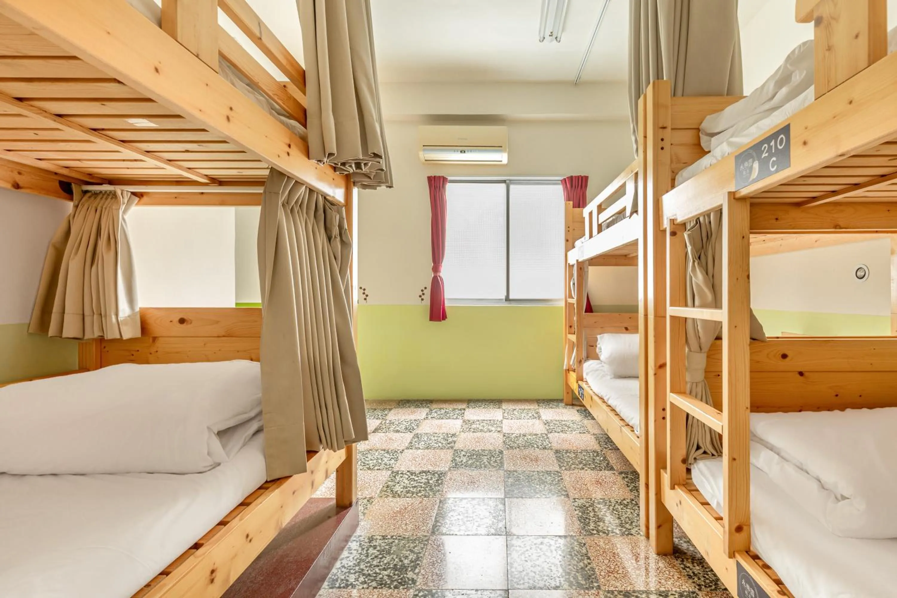 Photo of the whole room, Bed in Forever Happiness Hostel