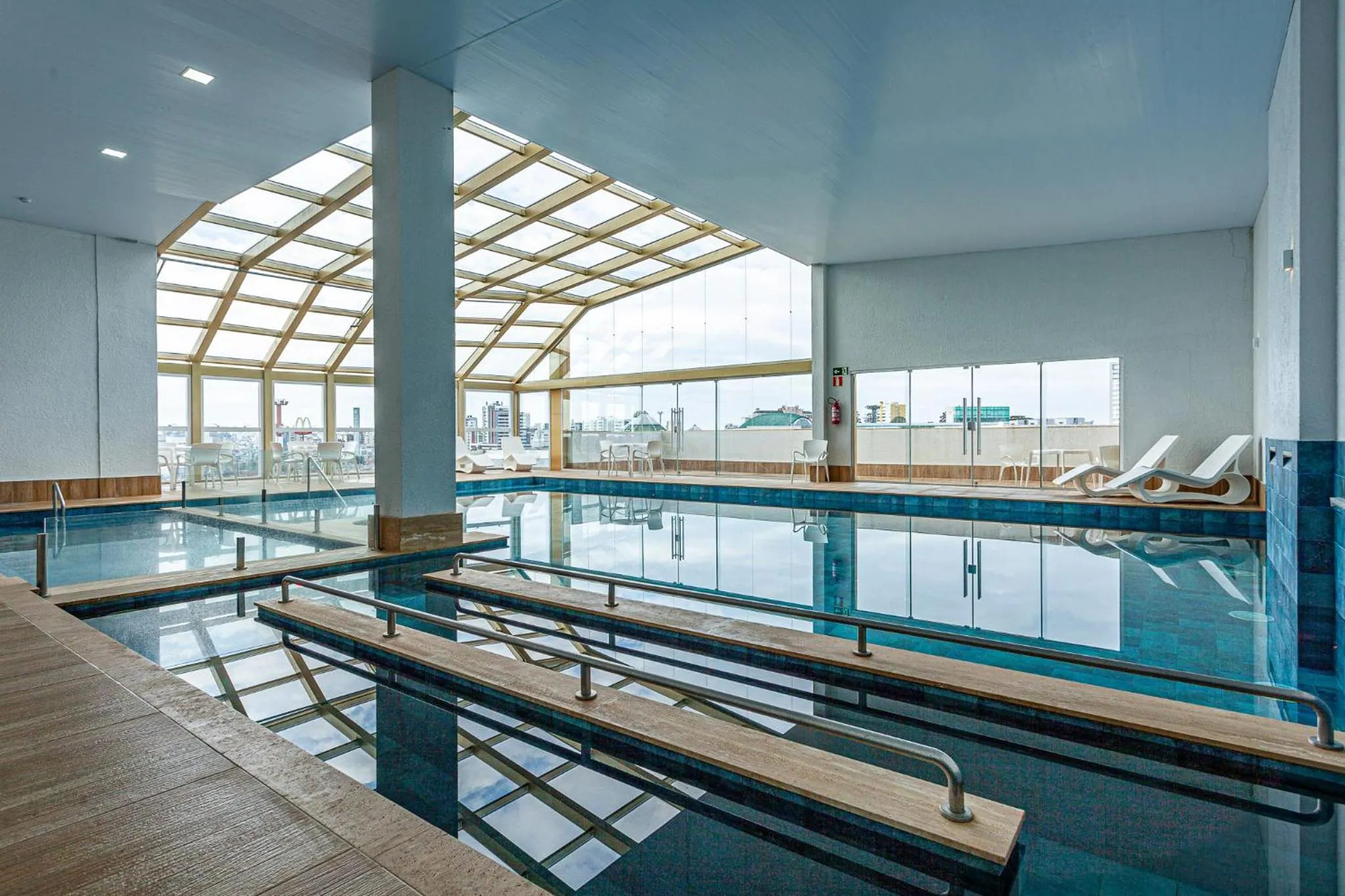 Swimming pool in Travel Inn Hotels Caxias do Sul