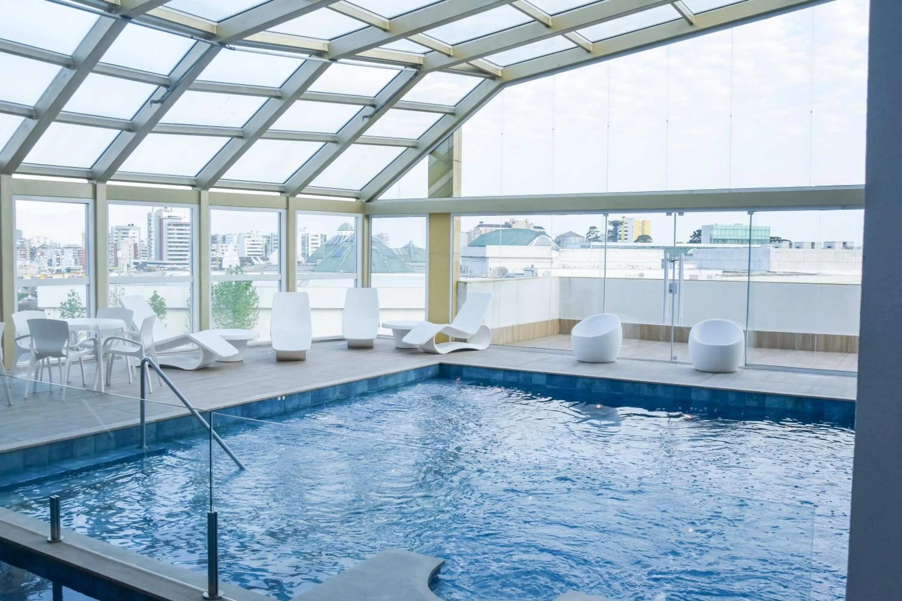 Swimming pool in Travel Inn Hotels Caxias do Sul