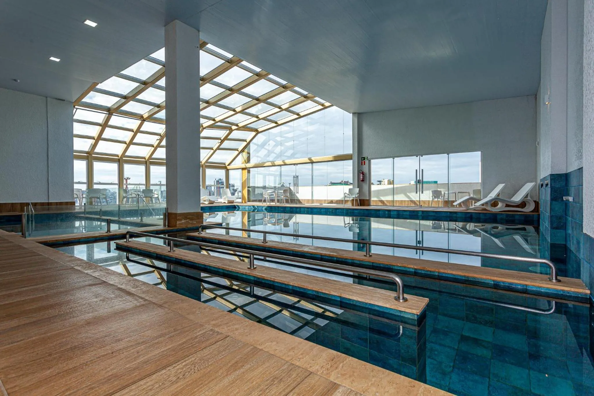 Swimming pool in Travel Inn Hotels Caxias do Sul