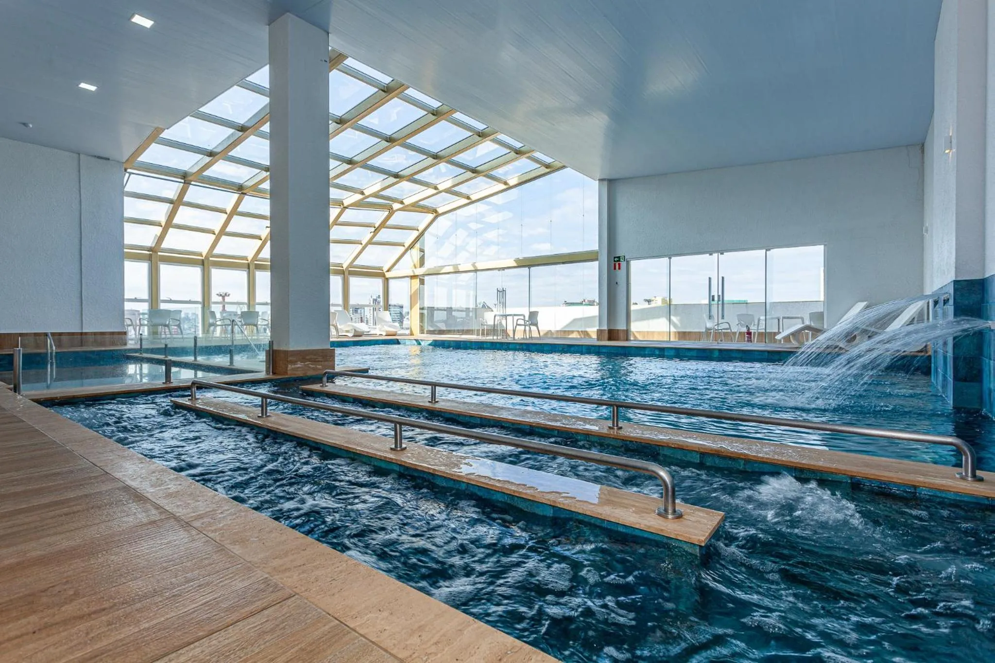 Swimming pool in Travel Inn Hotels Caxias do Sul