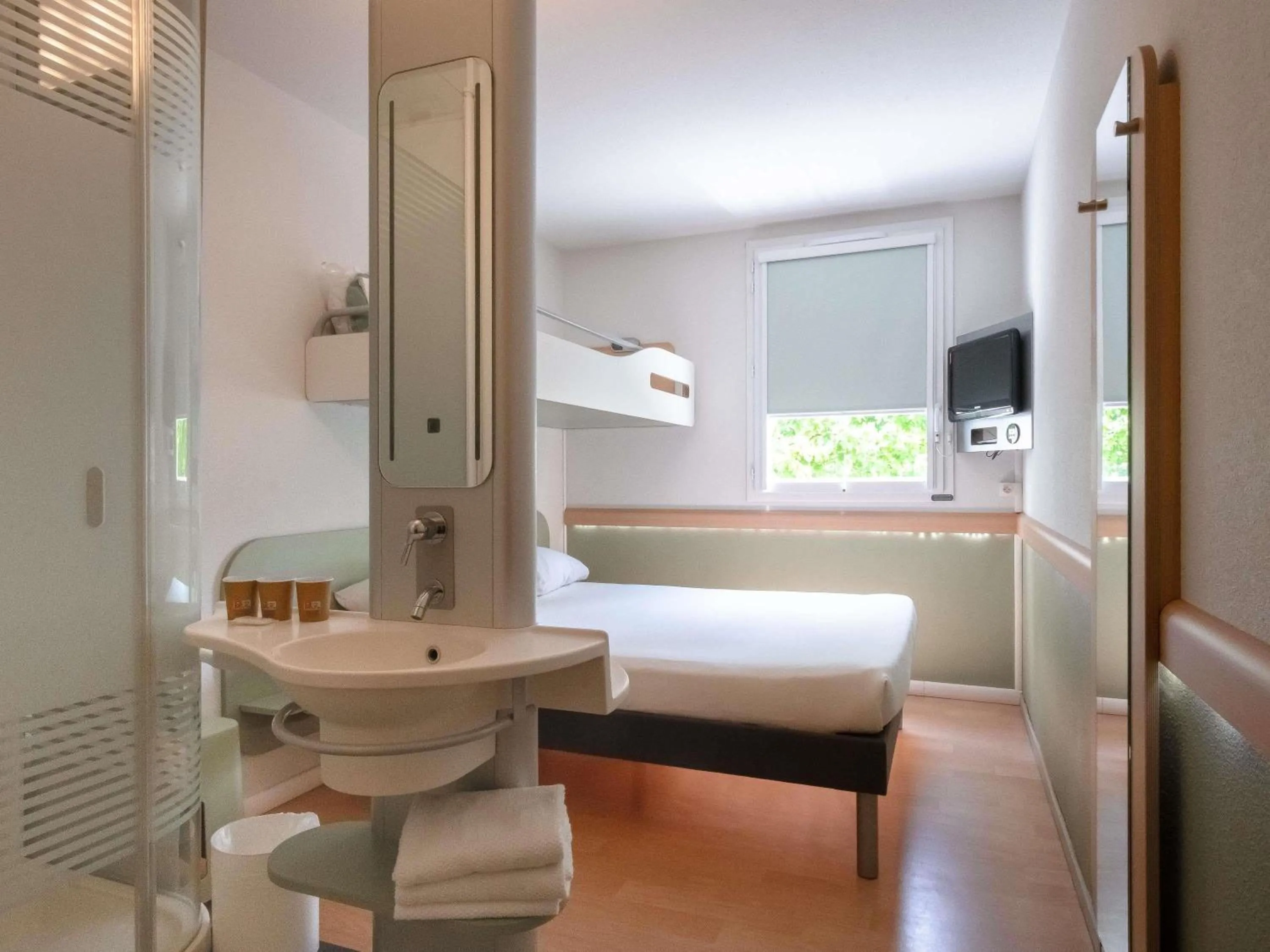 Bedroom, Bed in ibis budget Montauban Les Chaumes