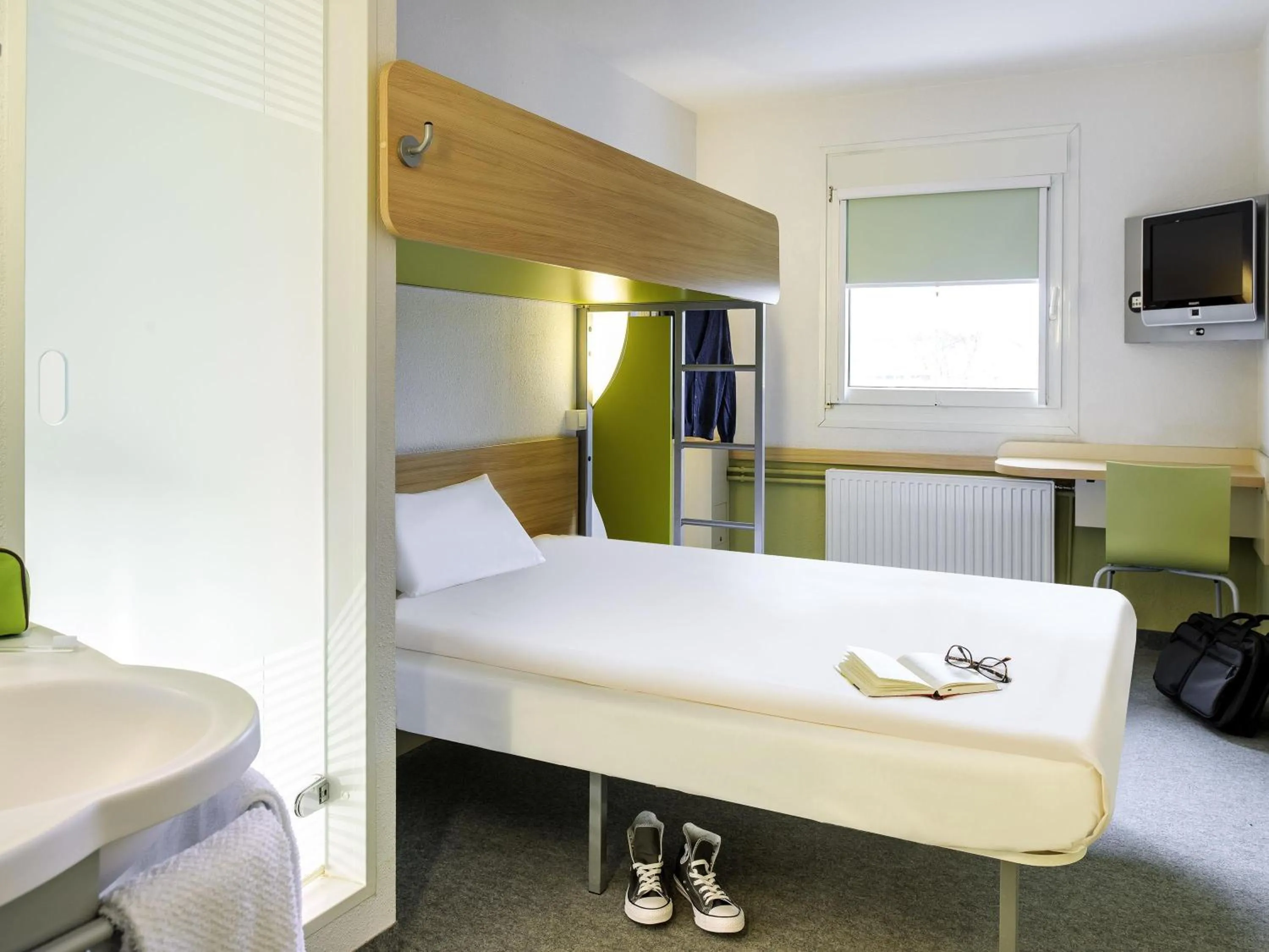 Bedroom, Bed in ibis budget Montauban Les Chaumes