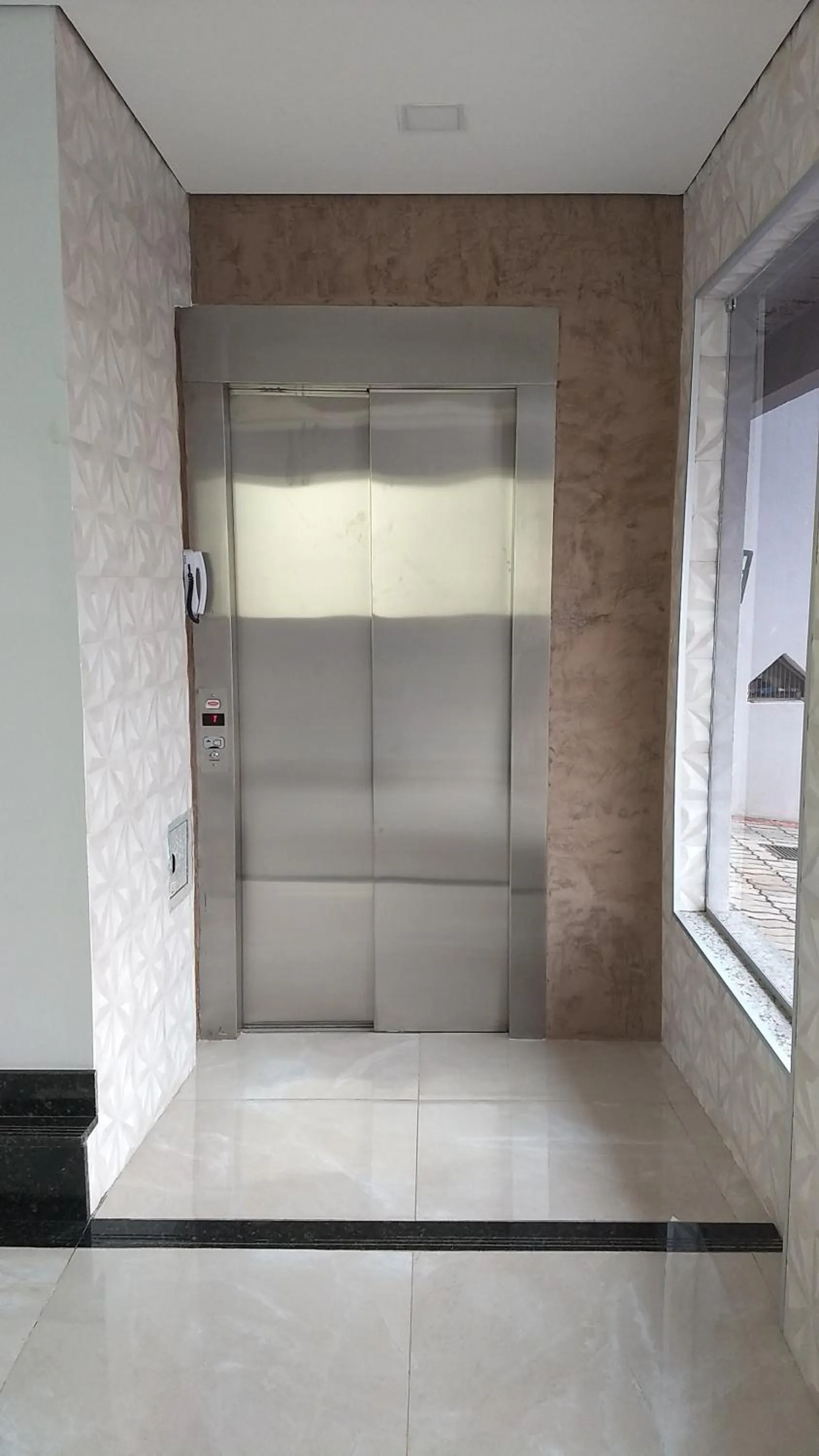 Area and facilities in Aero Inn Hotel