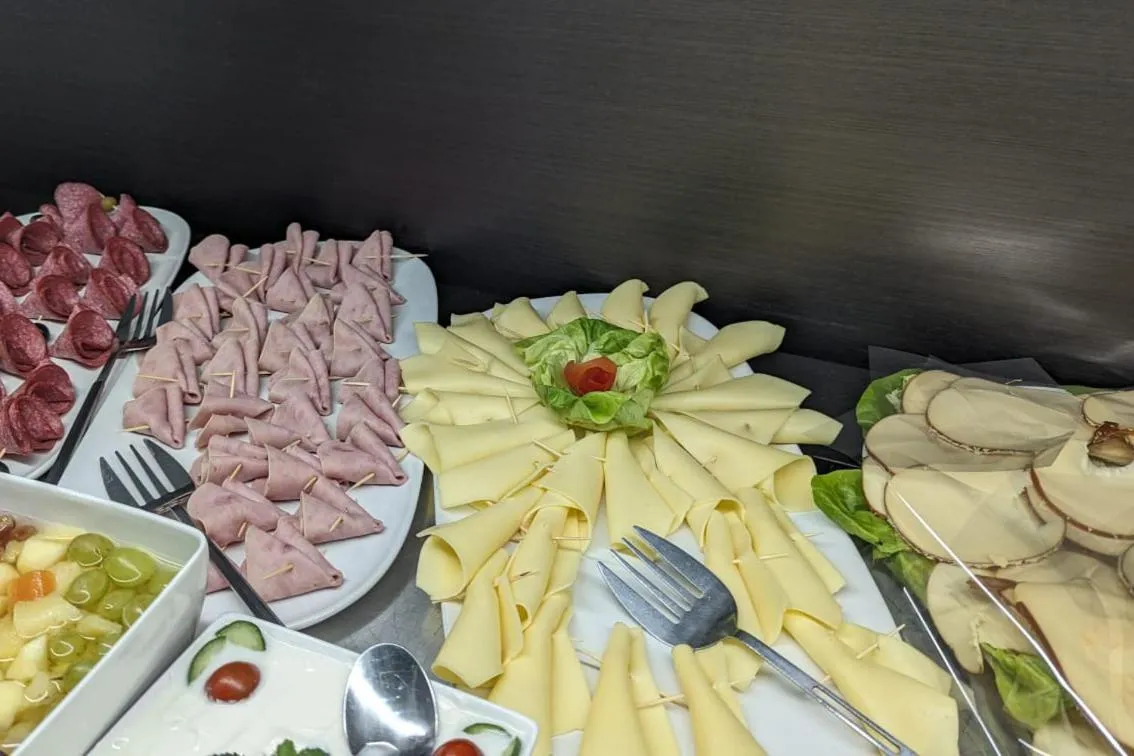 Food and drinks in Triple G Hotels