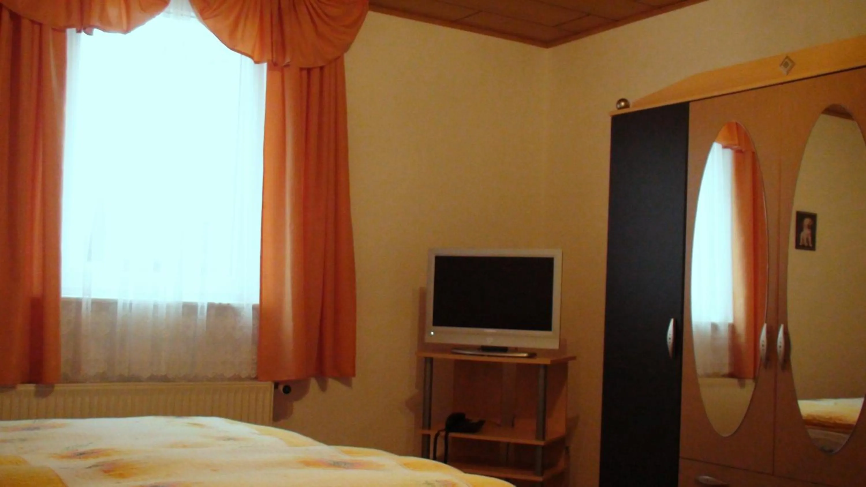 Photo of the whole room, Bed in Elbterrassen zu Brambach