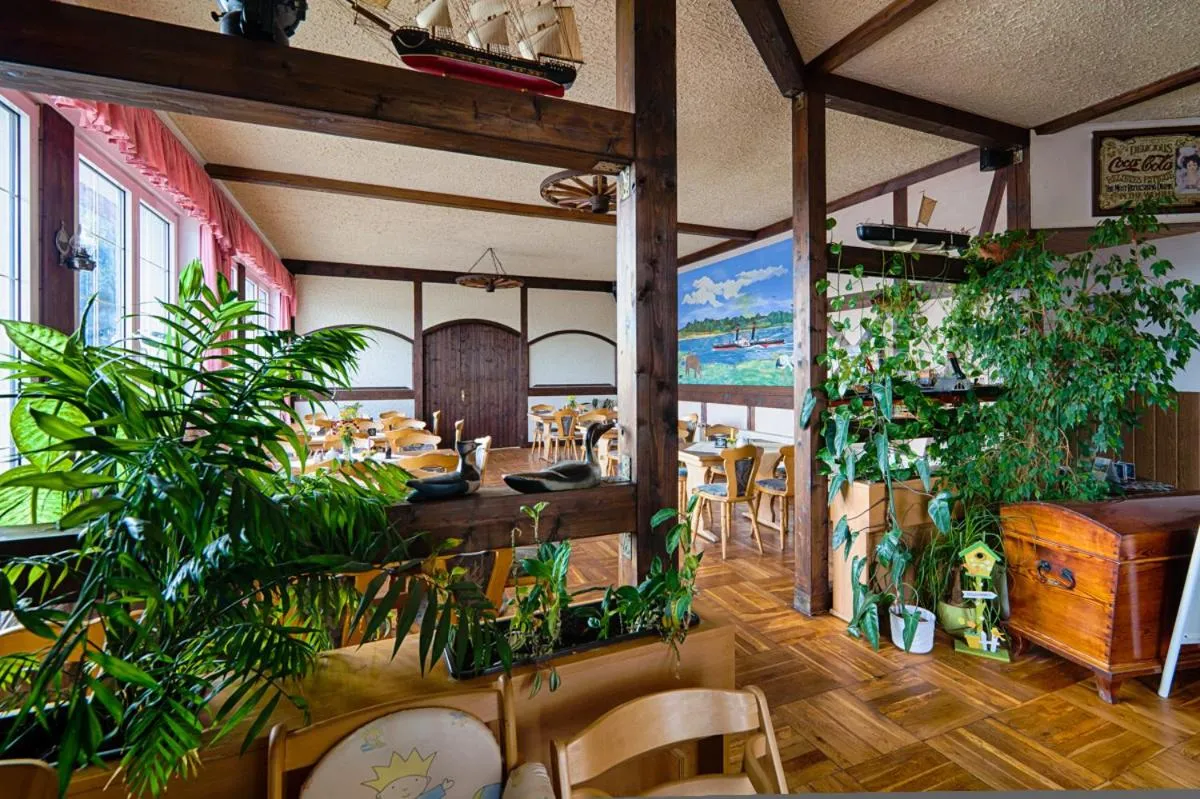 Decorative detail in Elbterrassen zu Brambach