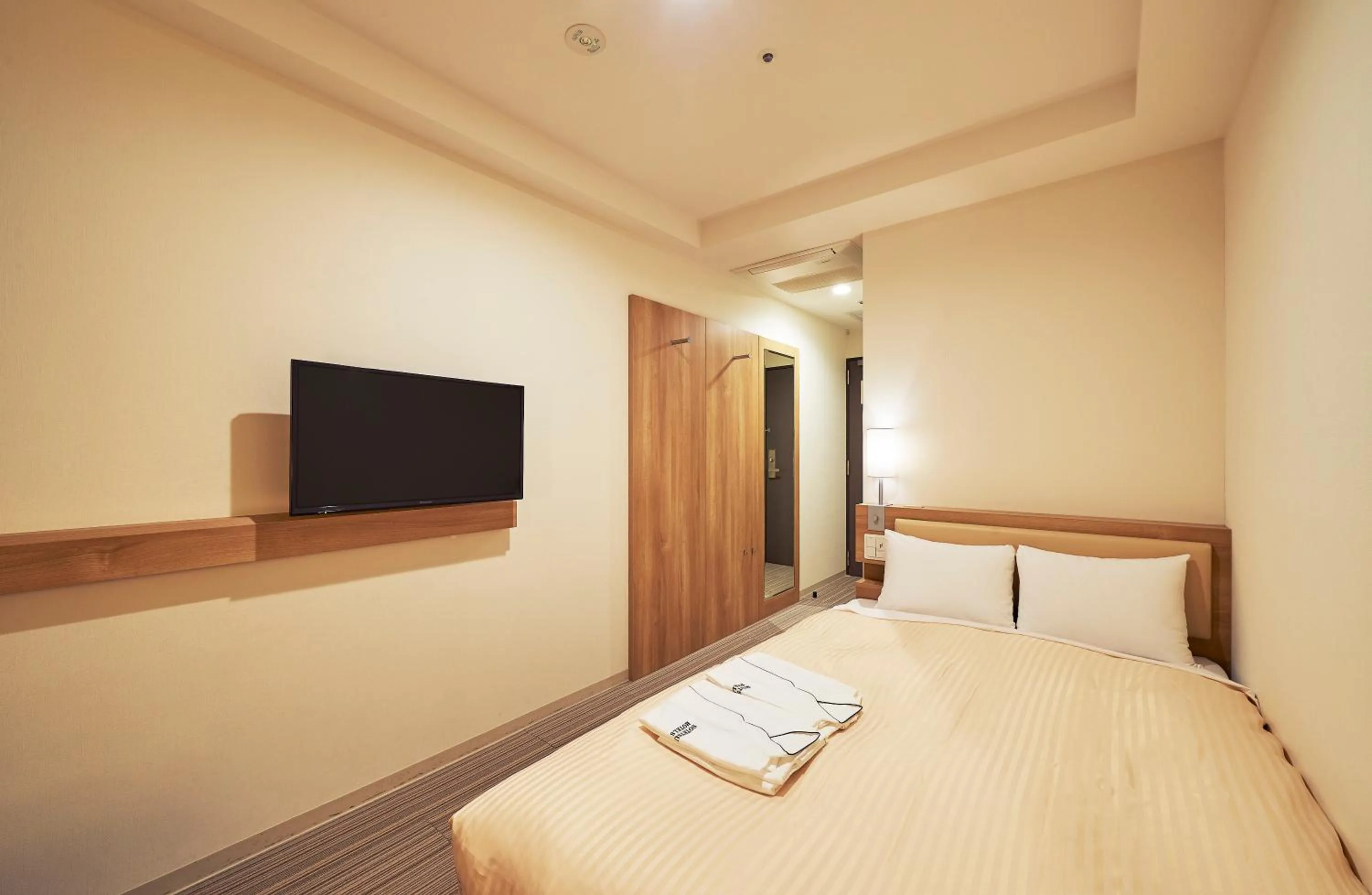 Photo of the whole room, Bed in Sotetsu Fresa Inn Kanda-Otemachi