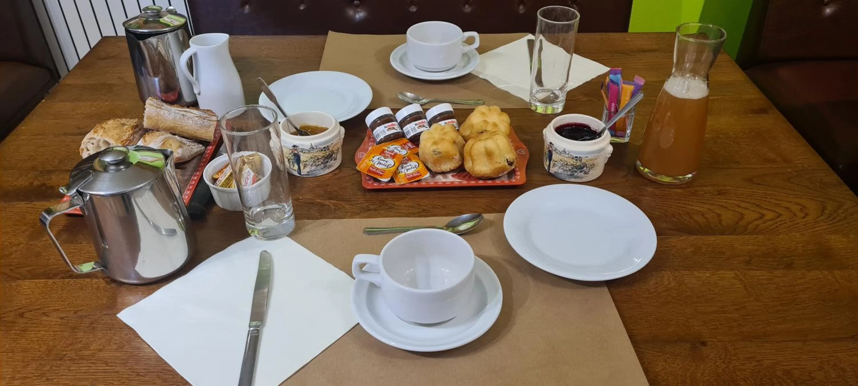 Breakfast in Gîte et chambres d'hôtes Les Framboises