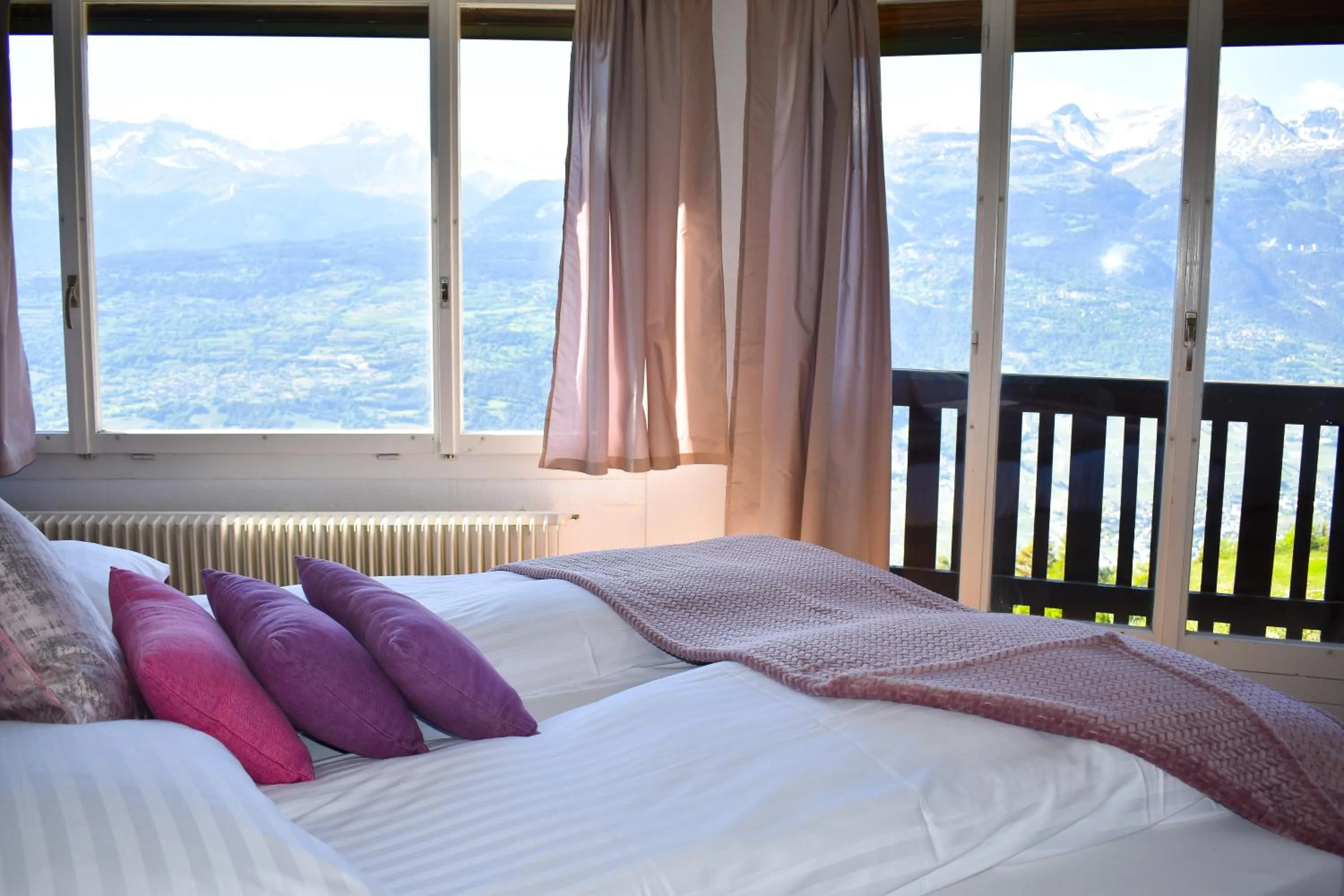 Mountain view, Bed in Hostellerie d'Orzival