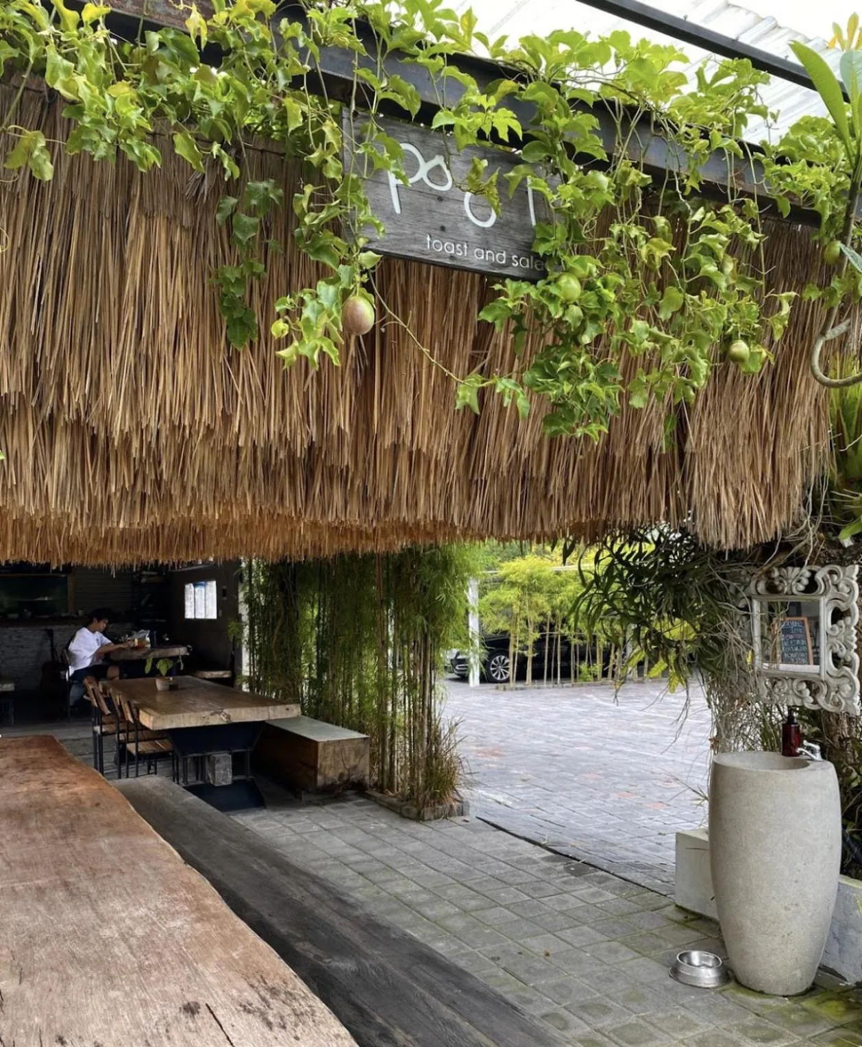 Restaurant/places to eat in BB Garden Resort