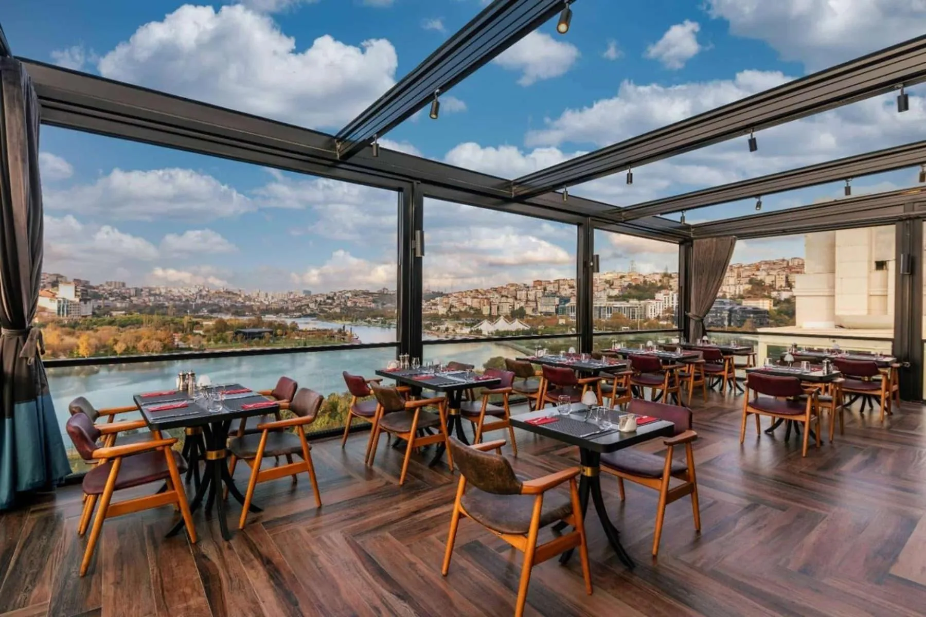 Restaurant/places to eat in Ramada by Wyndham Istanbul Golden Horn