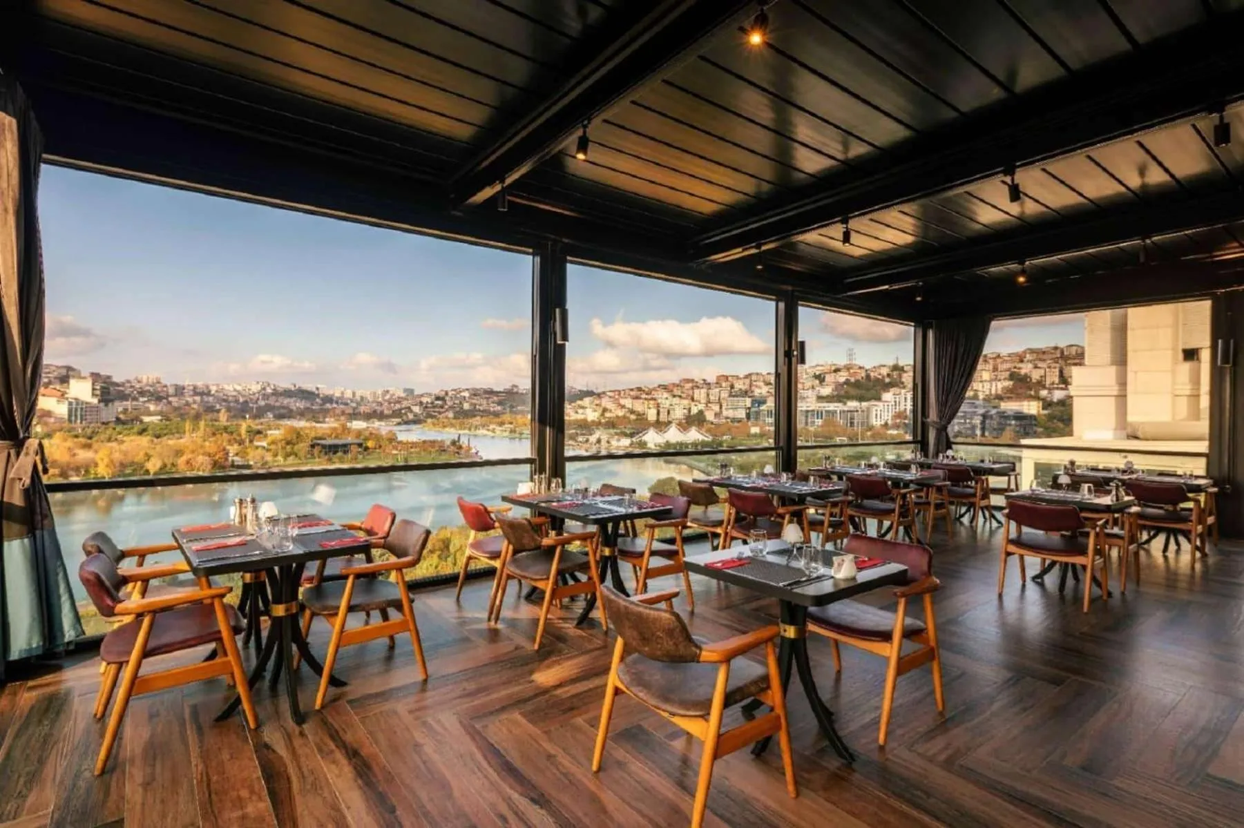 Restaurant/places to eat in Ramada by Wyndham Istanbul Golden Horn