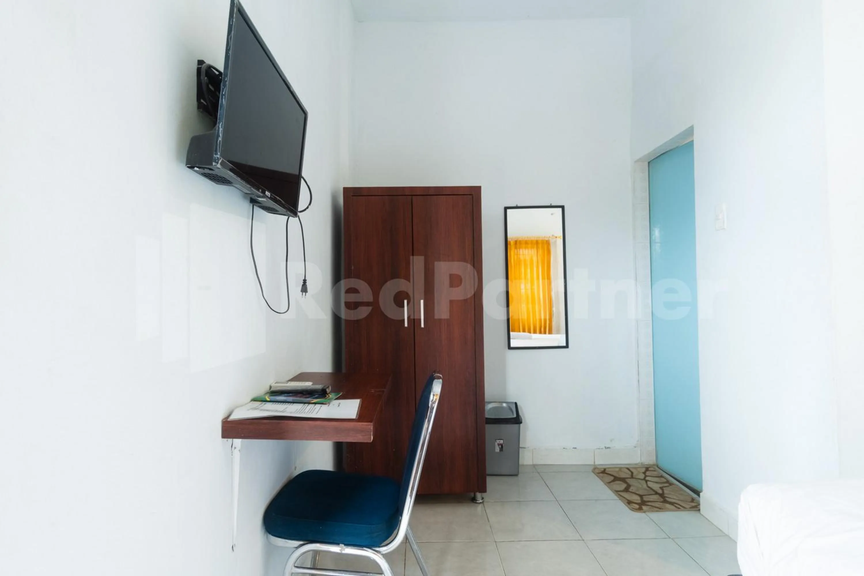 Bedroom in Teratai Guesthouse at RS Adam Malik Medan Mitra RedDoorz