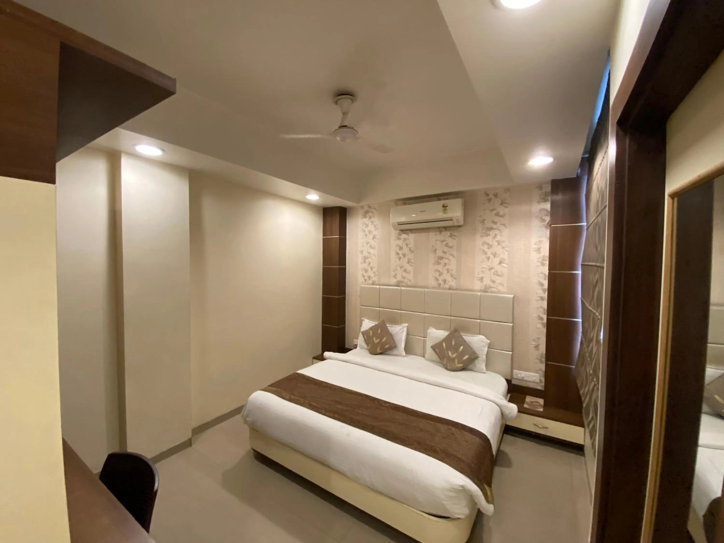 Bedroom, Bed in Starlit Select Nirvana