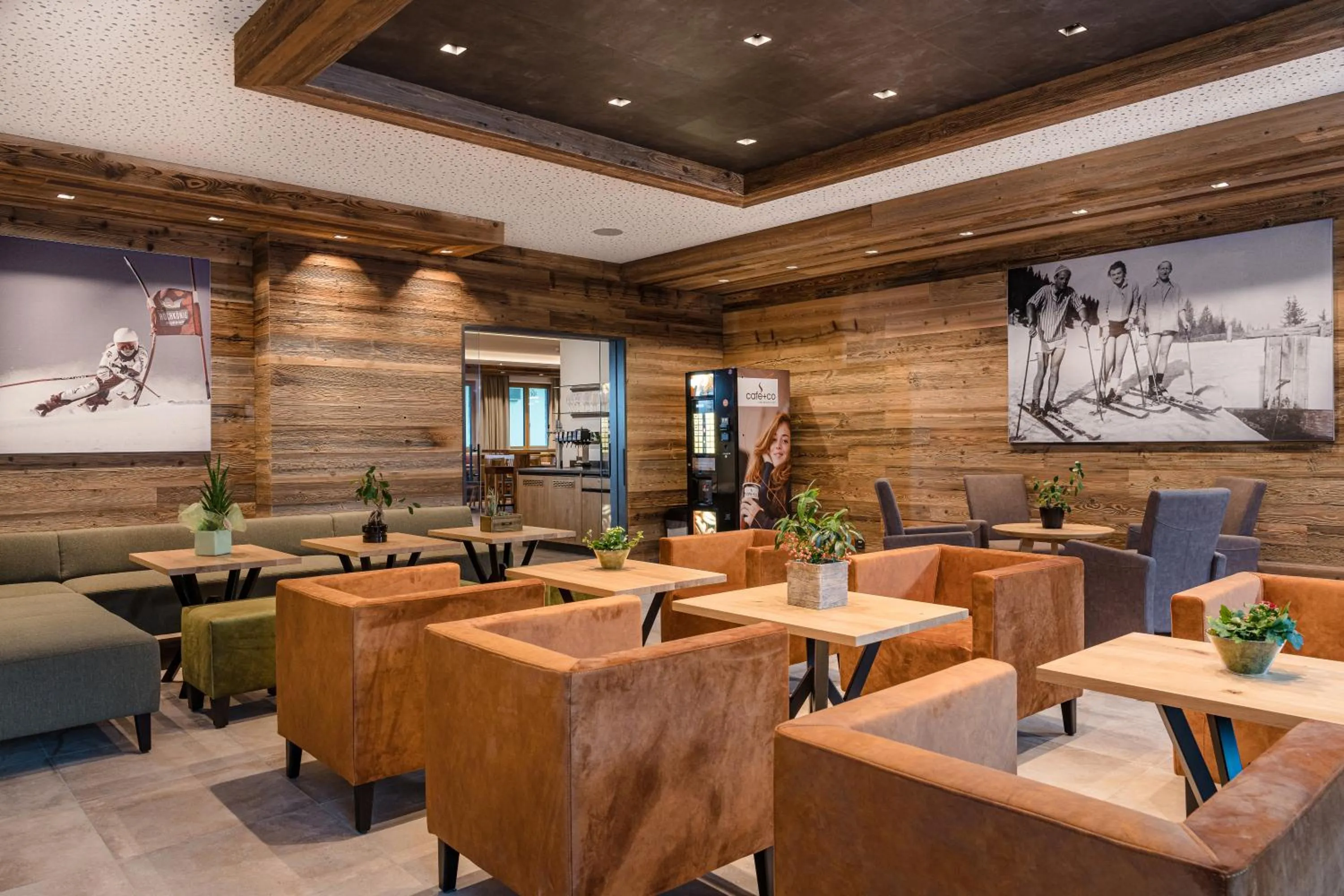 Lounge or bar in AlpenParks Hotel & Apartment Hochkönig