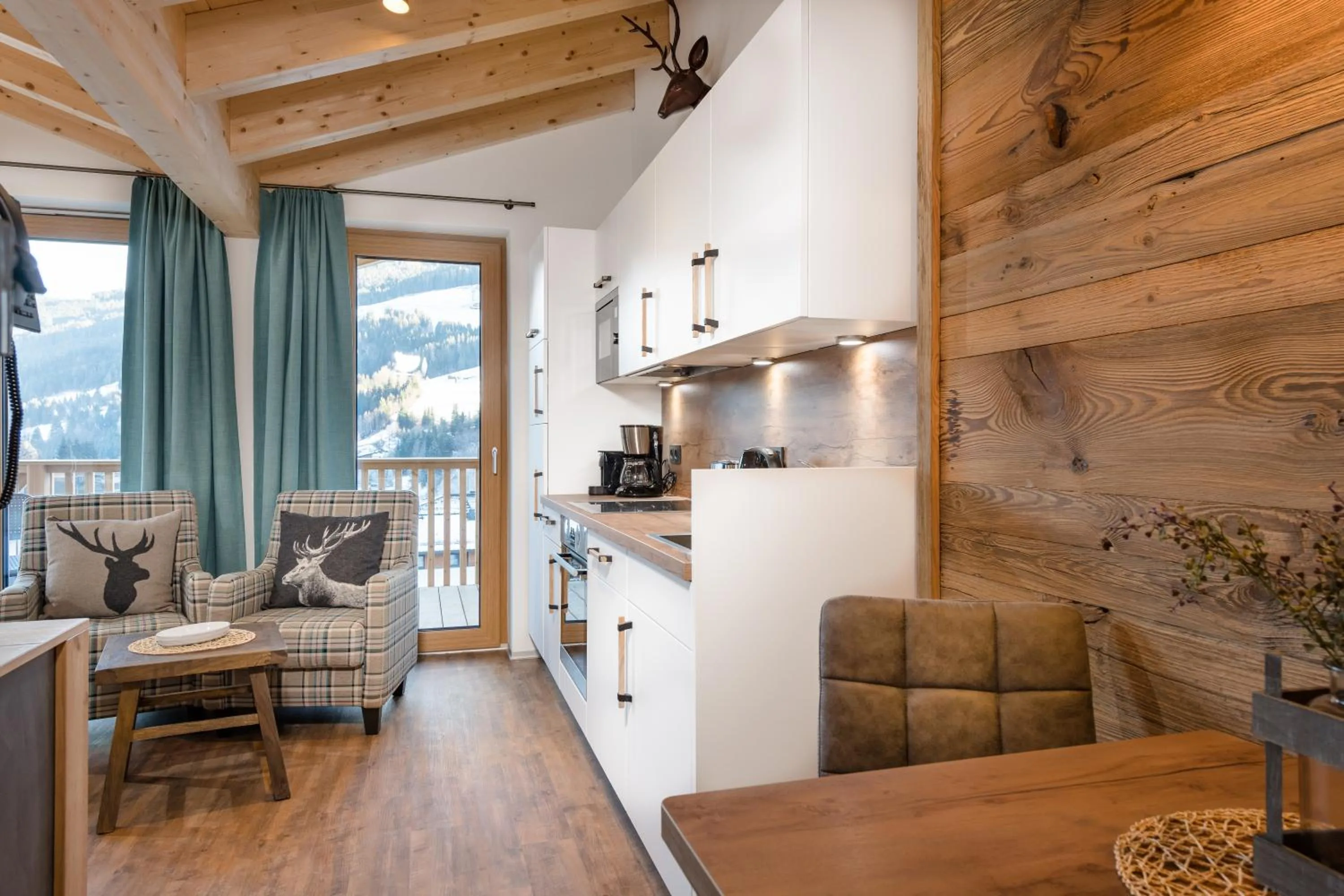 Kitchen or kitchenette in AlpenParks Hotel & Apartment Hochkönig