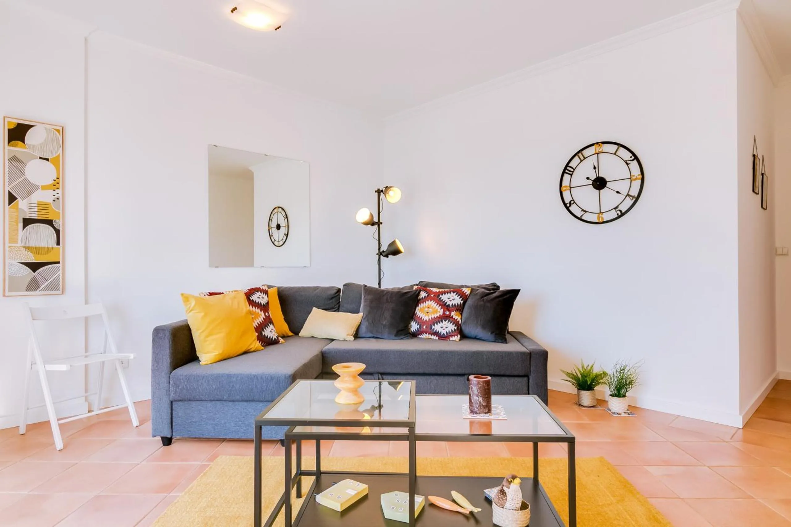 Communal lounge/ TV room in The Nest Apartment - Sea View - Faro