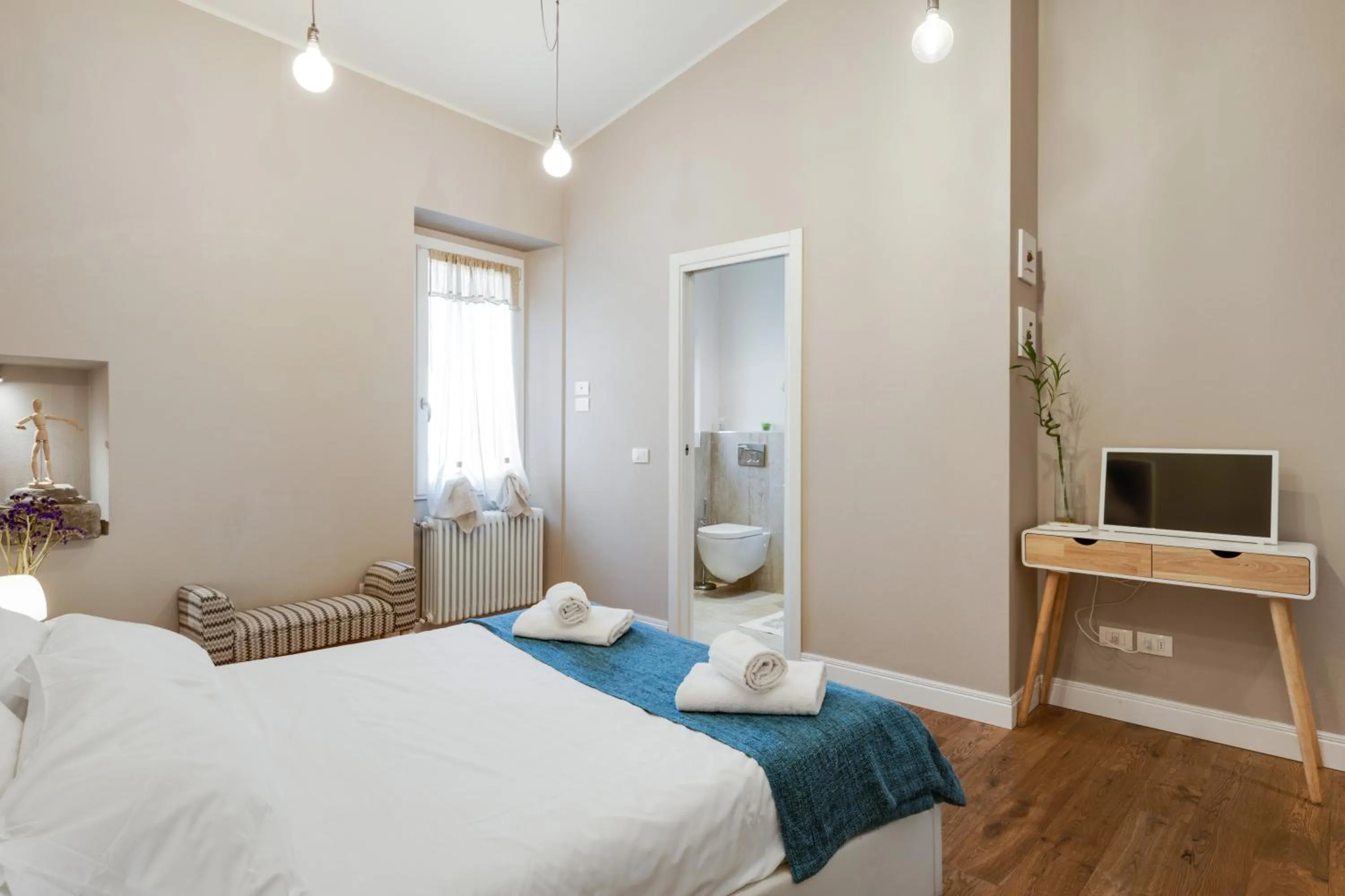 Bedroom, Bed in GuestHost - Palazzo Pitti & Ponte Vecchio Cozy Flat