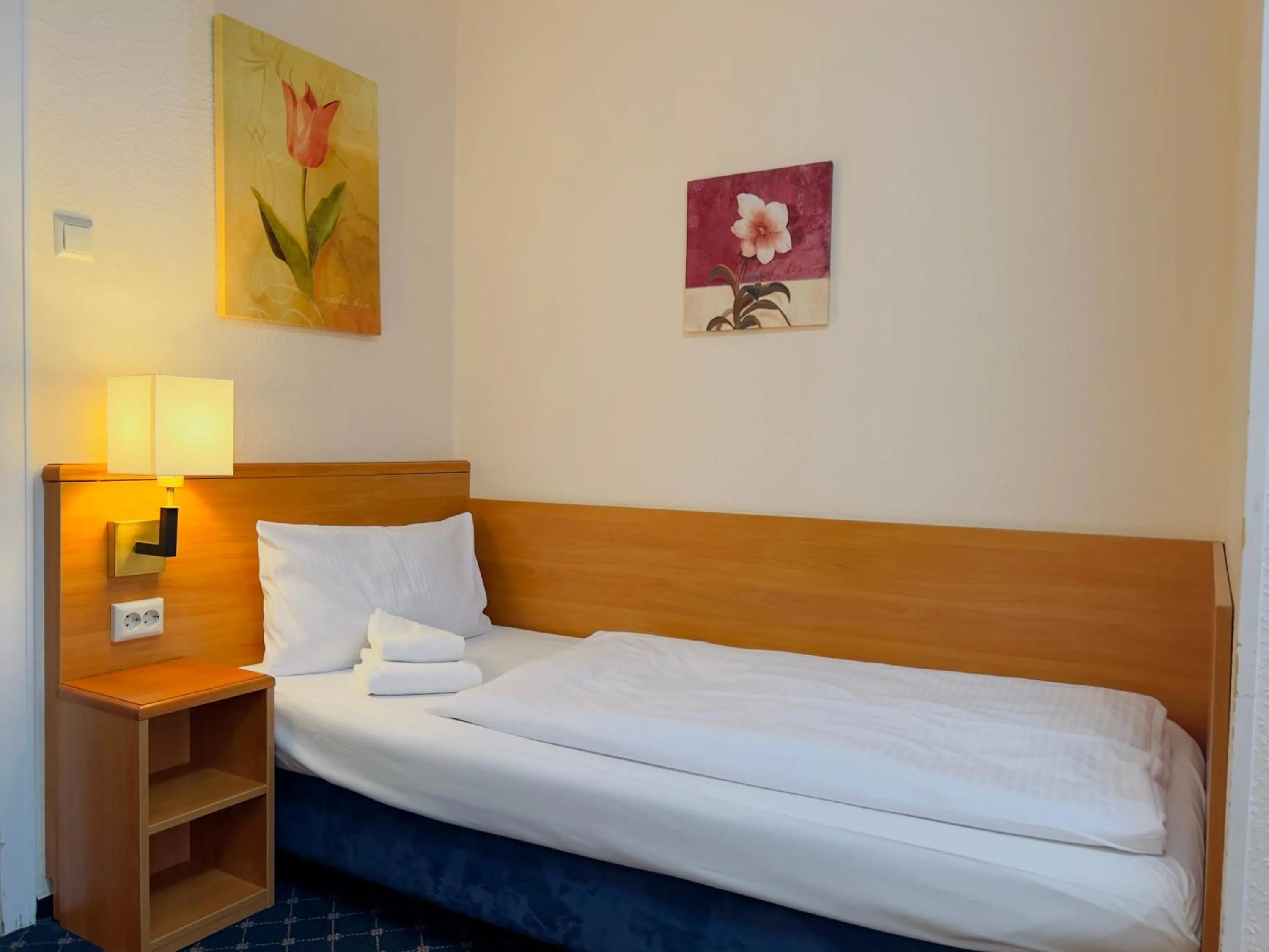 Bed in Elbbrücken Hotel