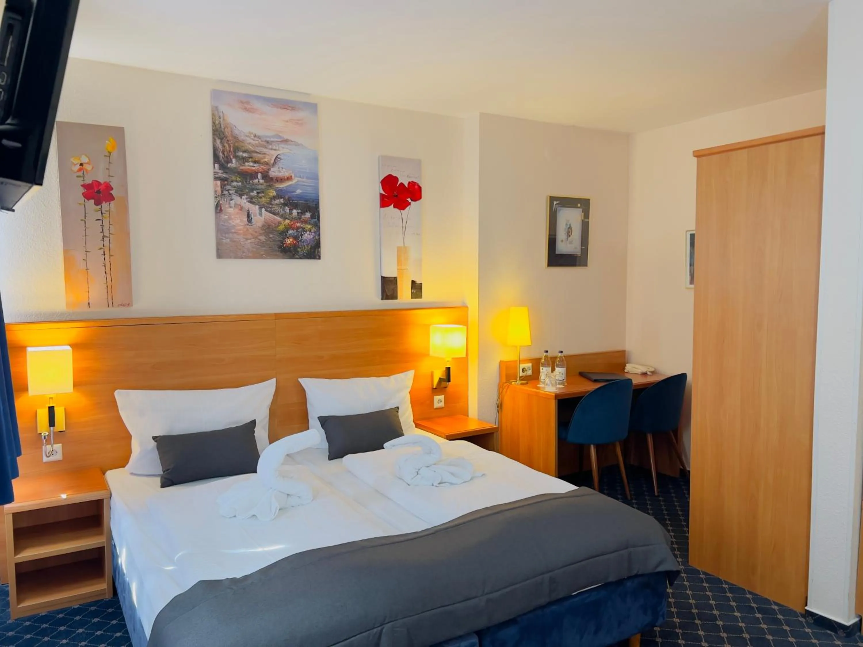 Bed in Elbbrücken Hotel