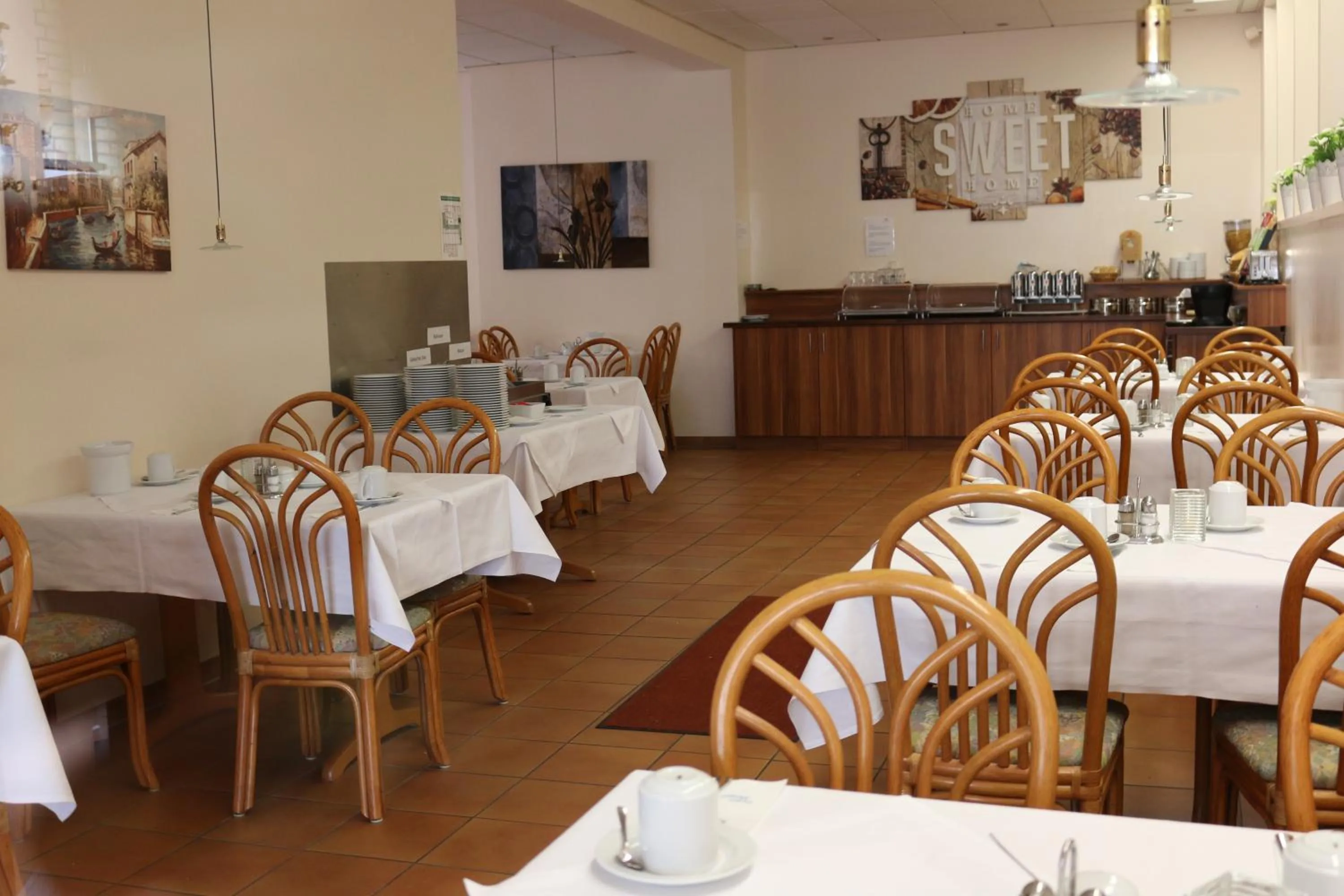 Restaurant/places to eat in Elbbrücken Hotel