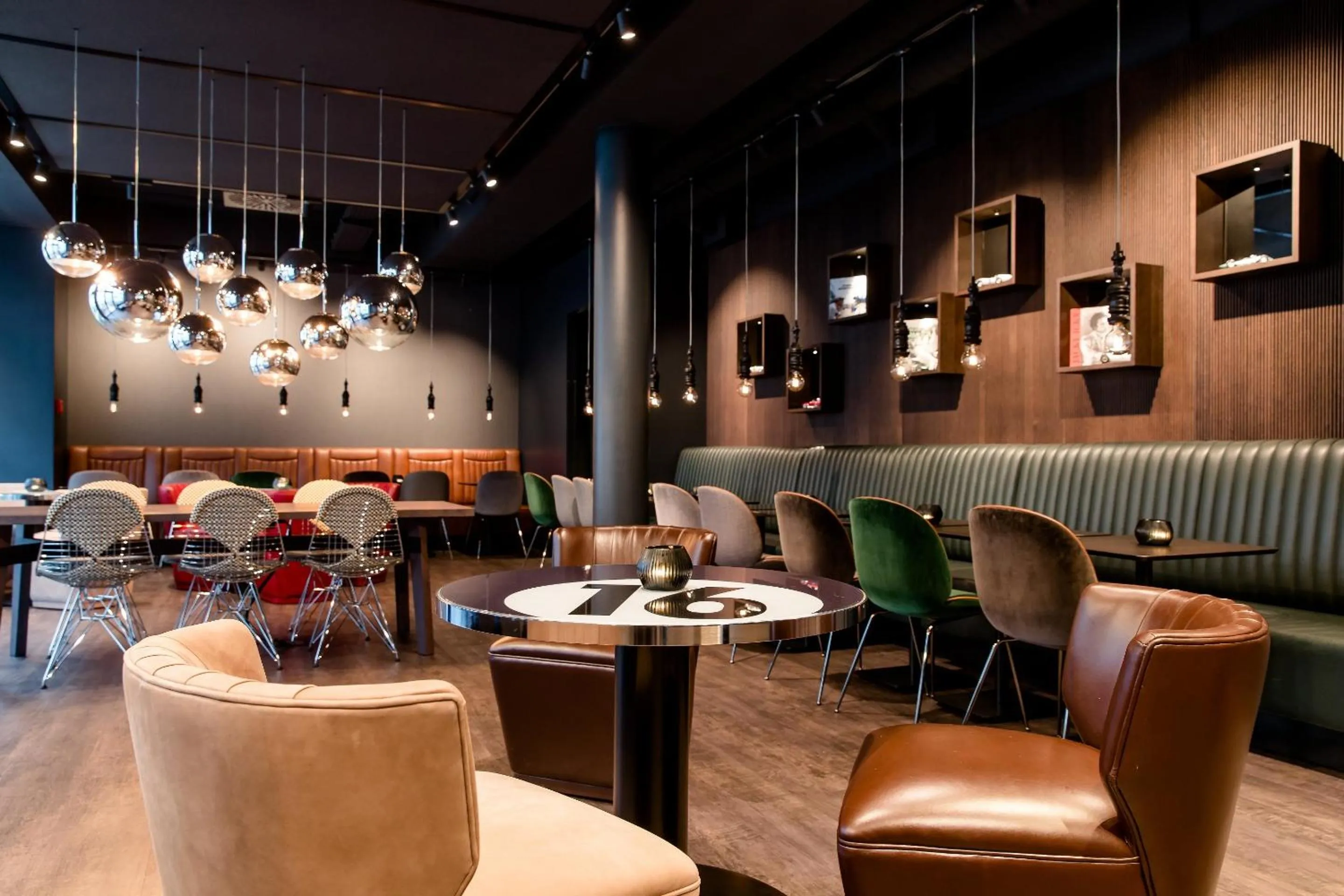 Lounge or bar in Motel One Frankfurt-Eastside