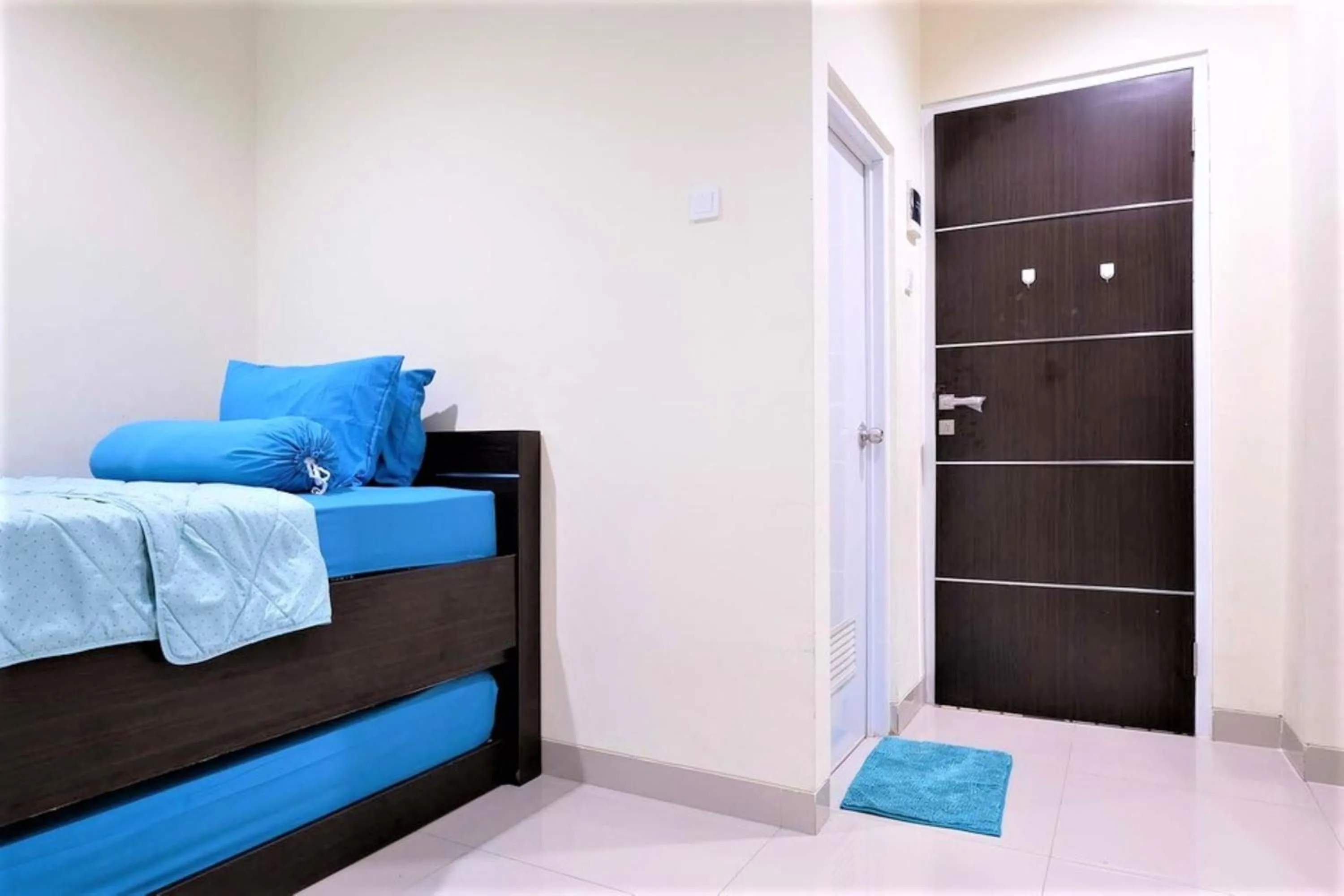 Bedroom, Bed in Giant Kost