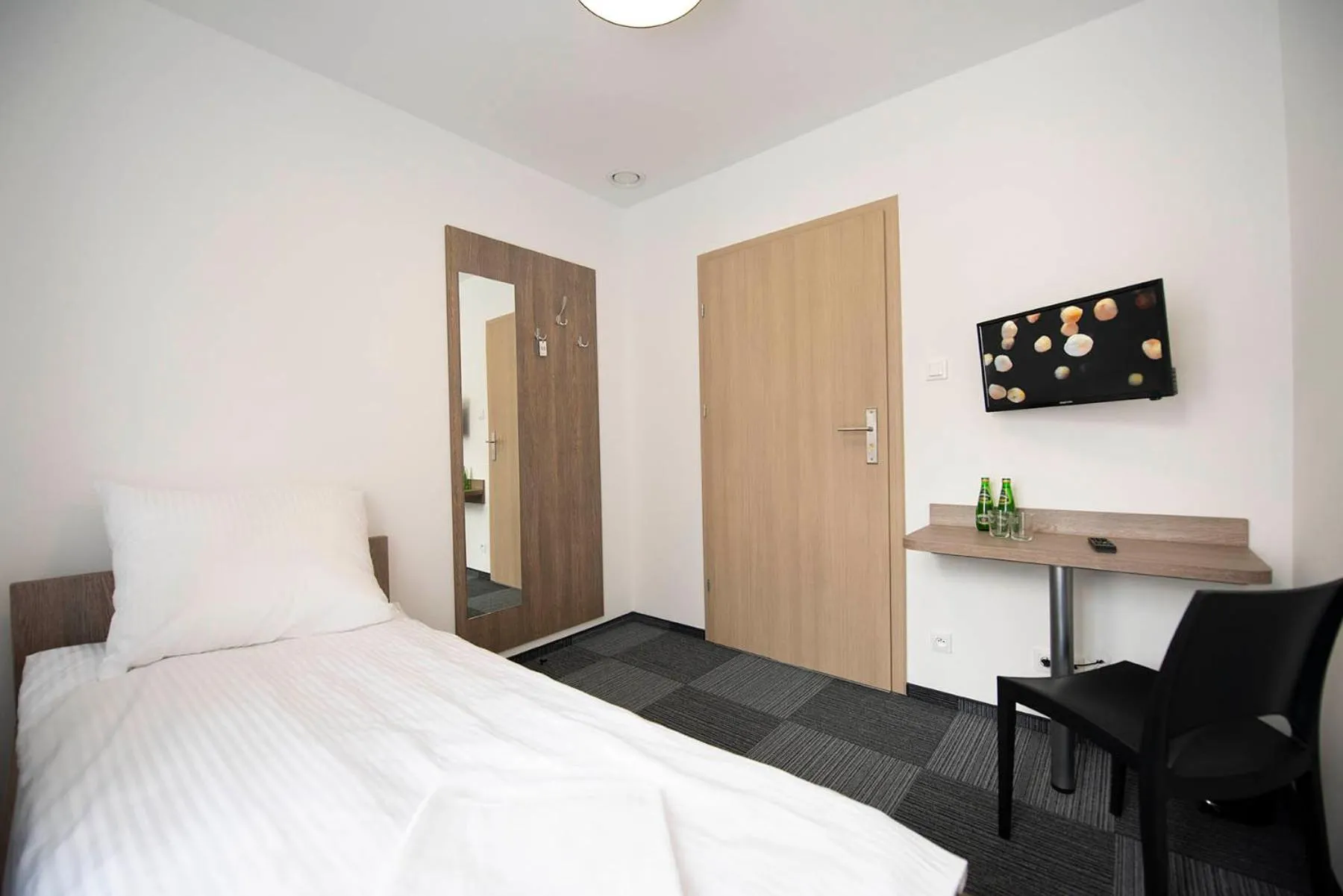 Photo of the whole room, Bed in Hostel SMS FREE PARKING