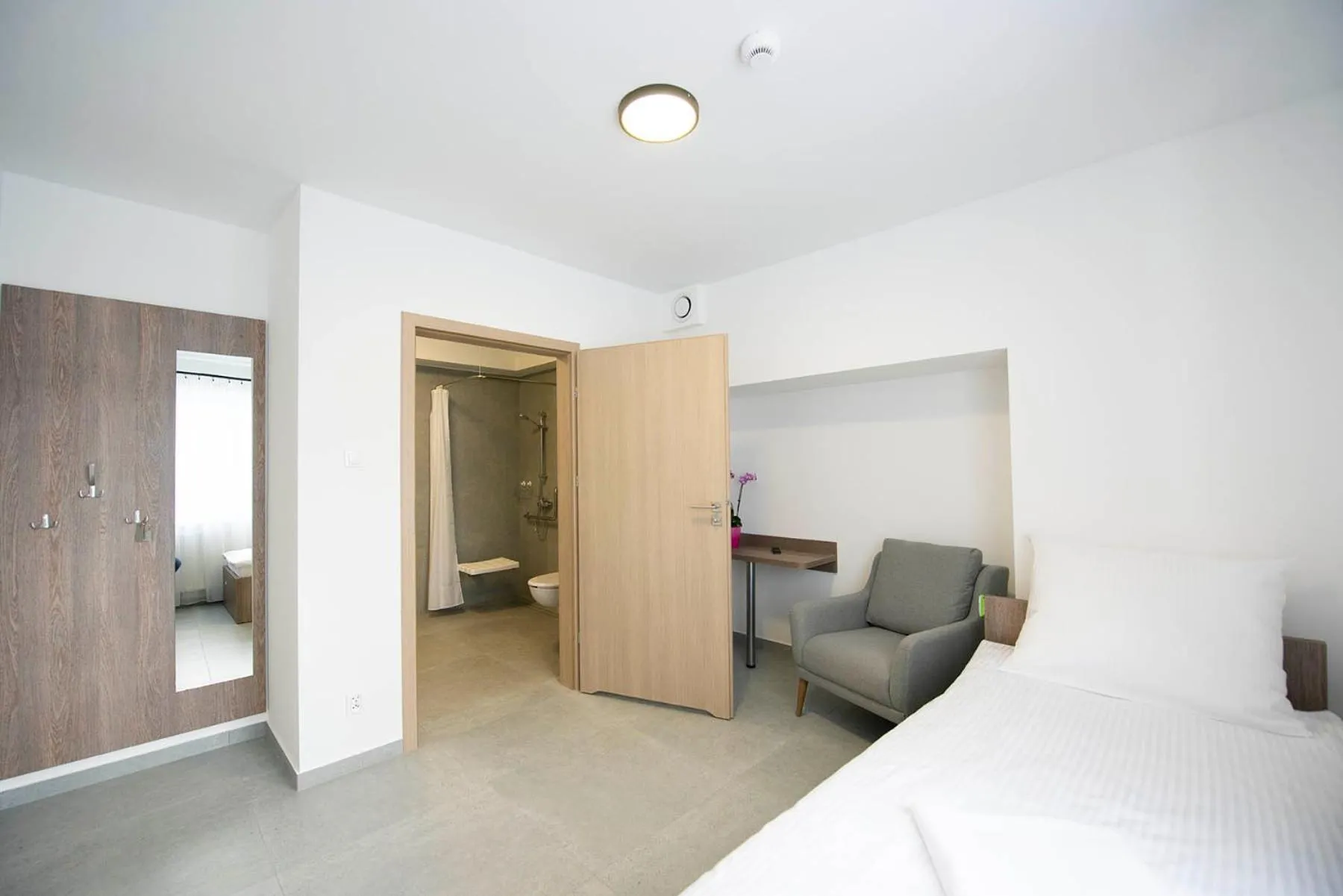 Photo of the whole room, Bed in Hostel SMS FREE PARKING