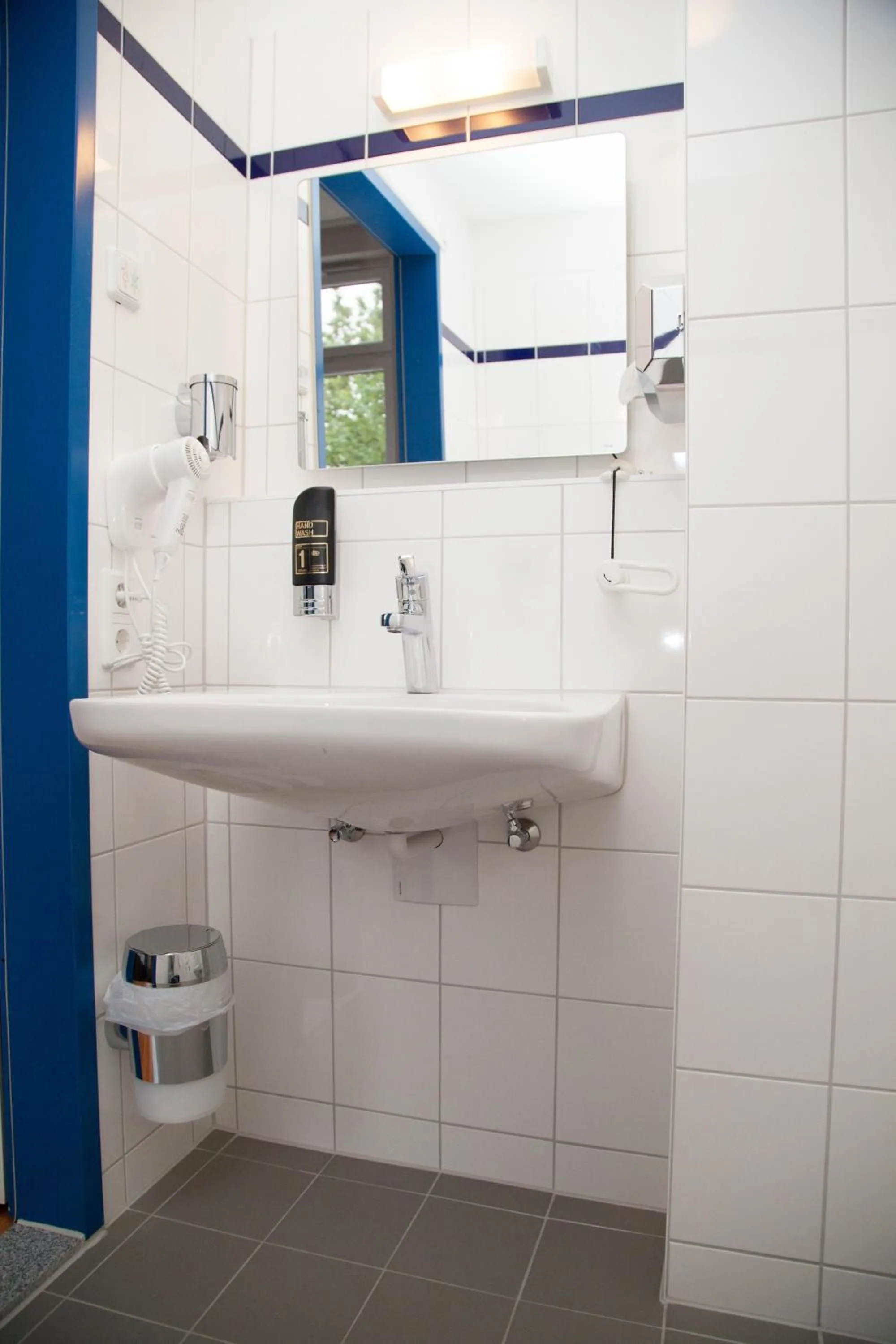 Bathroom in a&o Aachen Hauptbahnhof