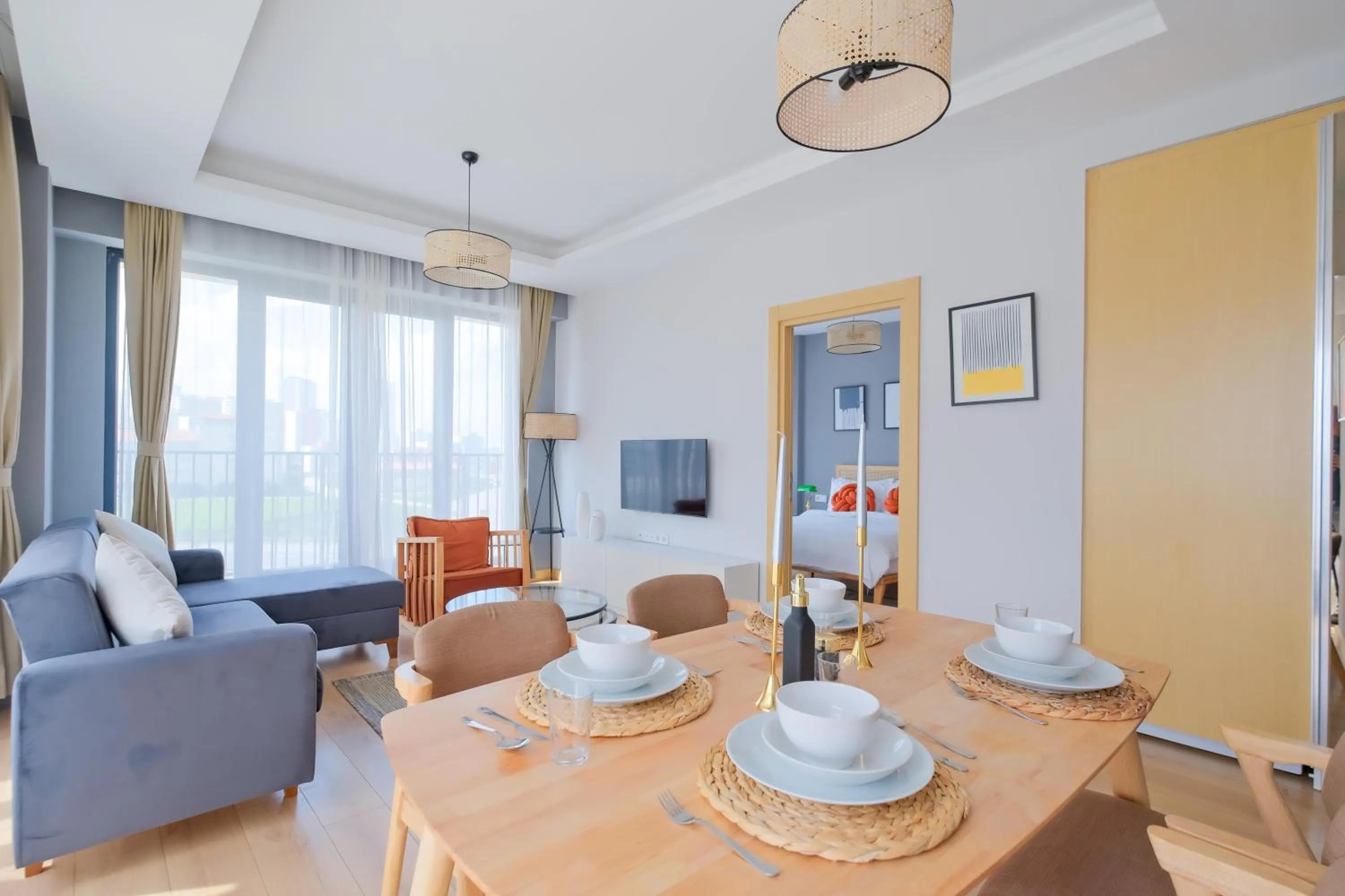 Communal lounge/ TV room in Grand Residence by NewInn