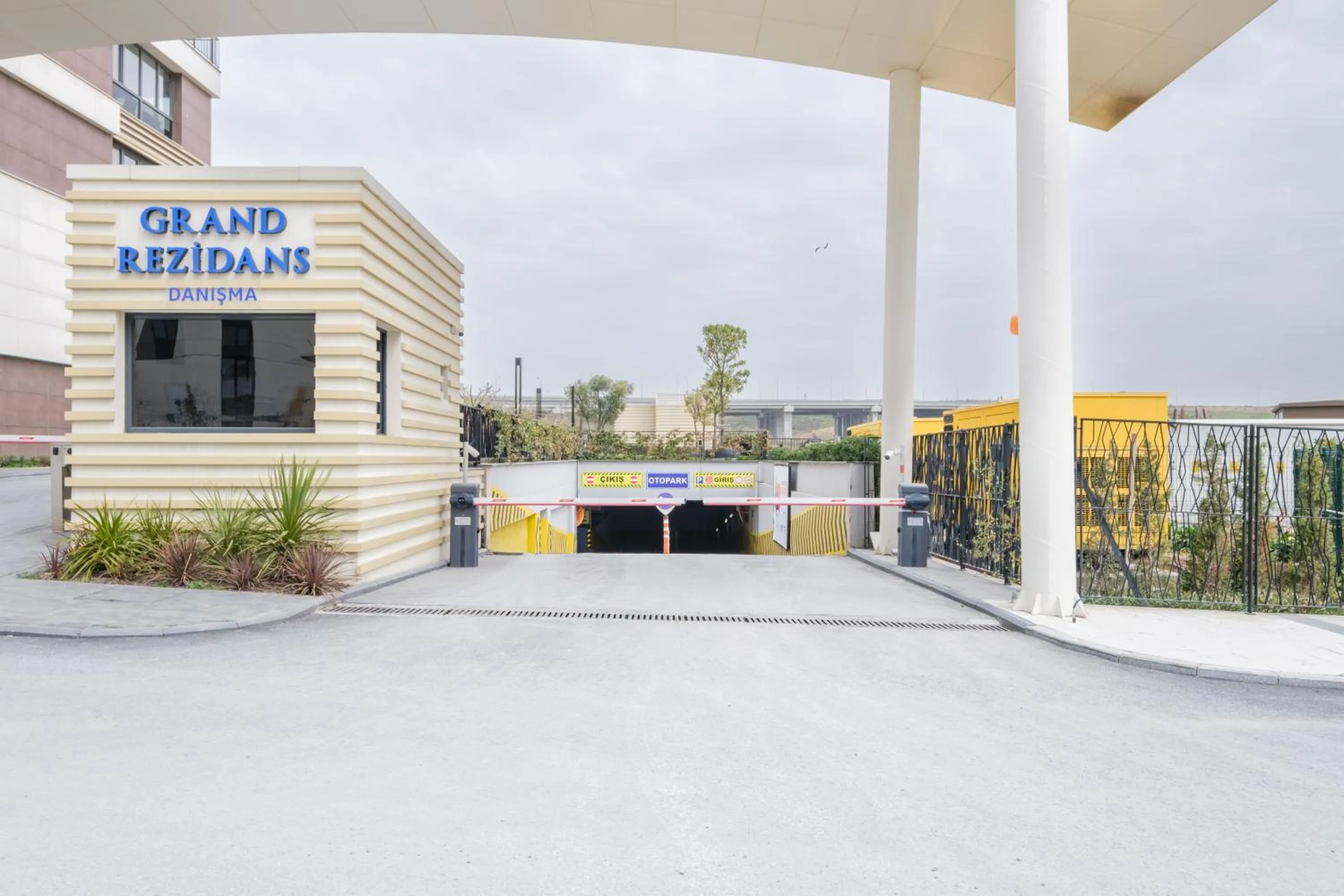 Facade/entrance in Grand Residence by NewInn