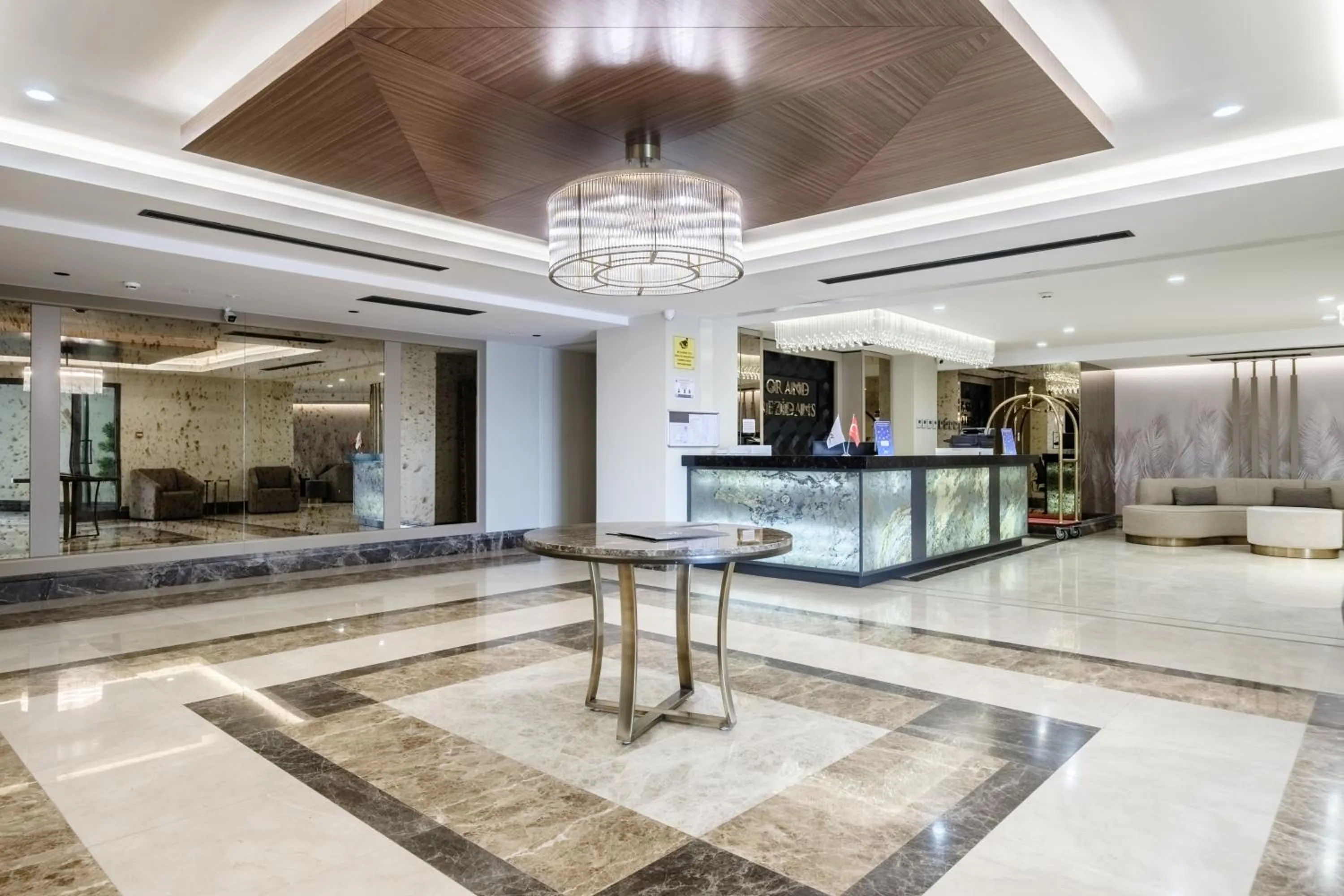 Lobby or reception in Grand Residence by NewInn