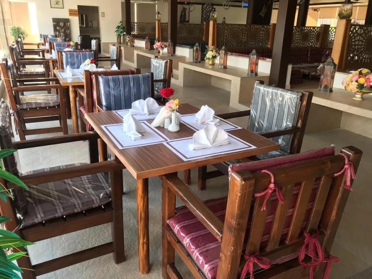 Restaurant/places to eat in Daraysh Hotel