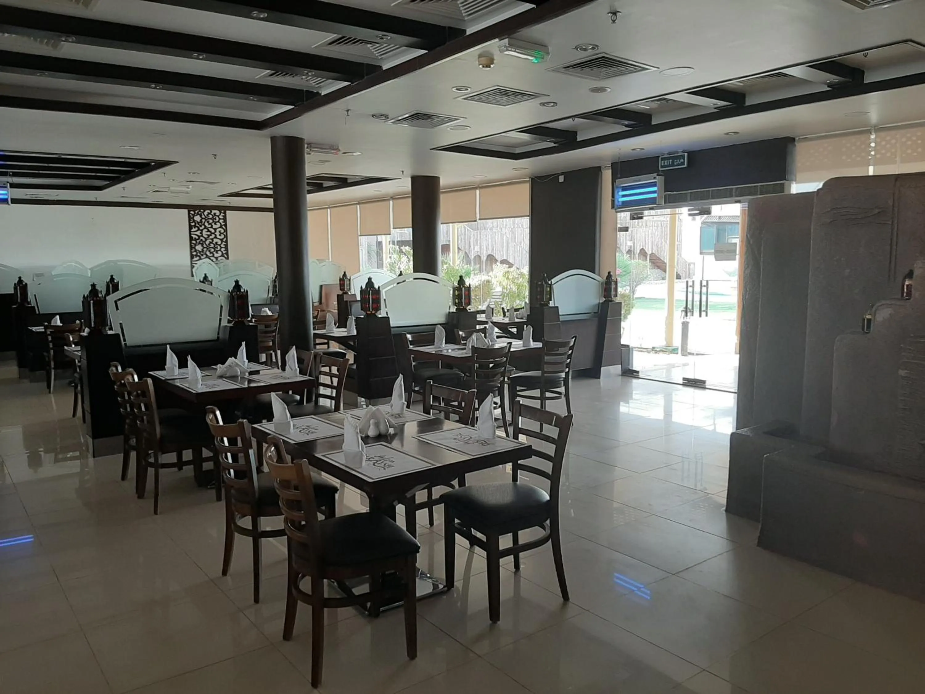 Restaurant/places to eat in Daraysh Hotel