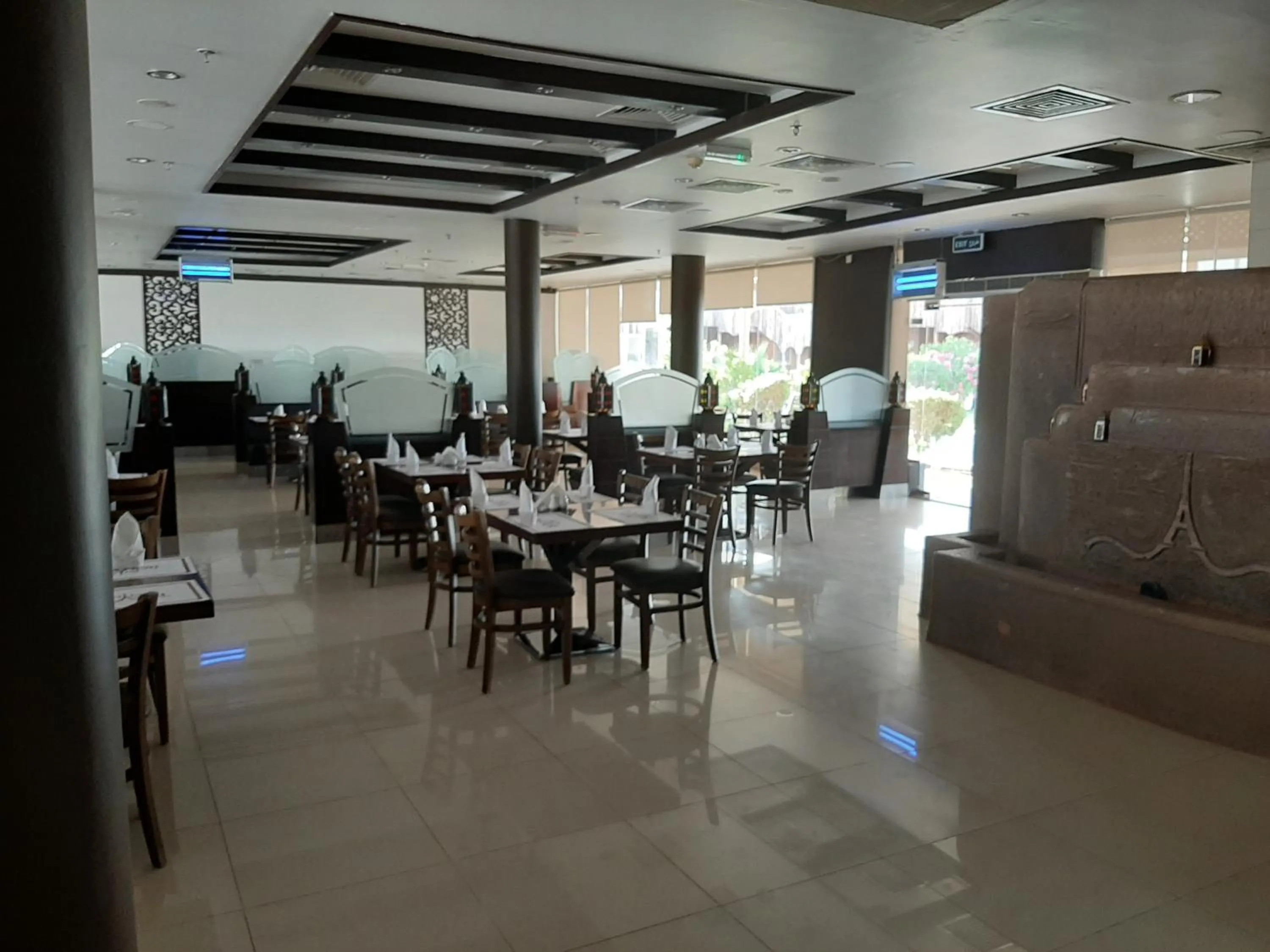 Restaurant/places to eat in Daraysh Hotel
