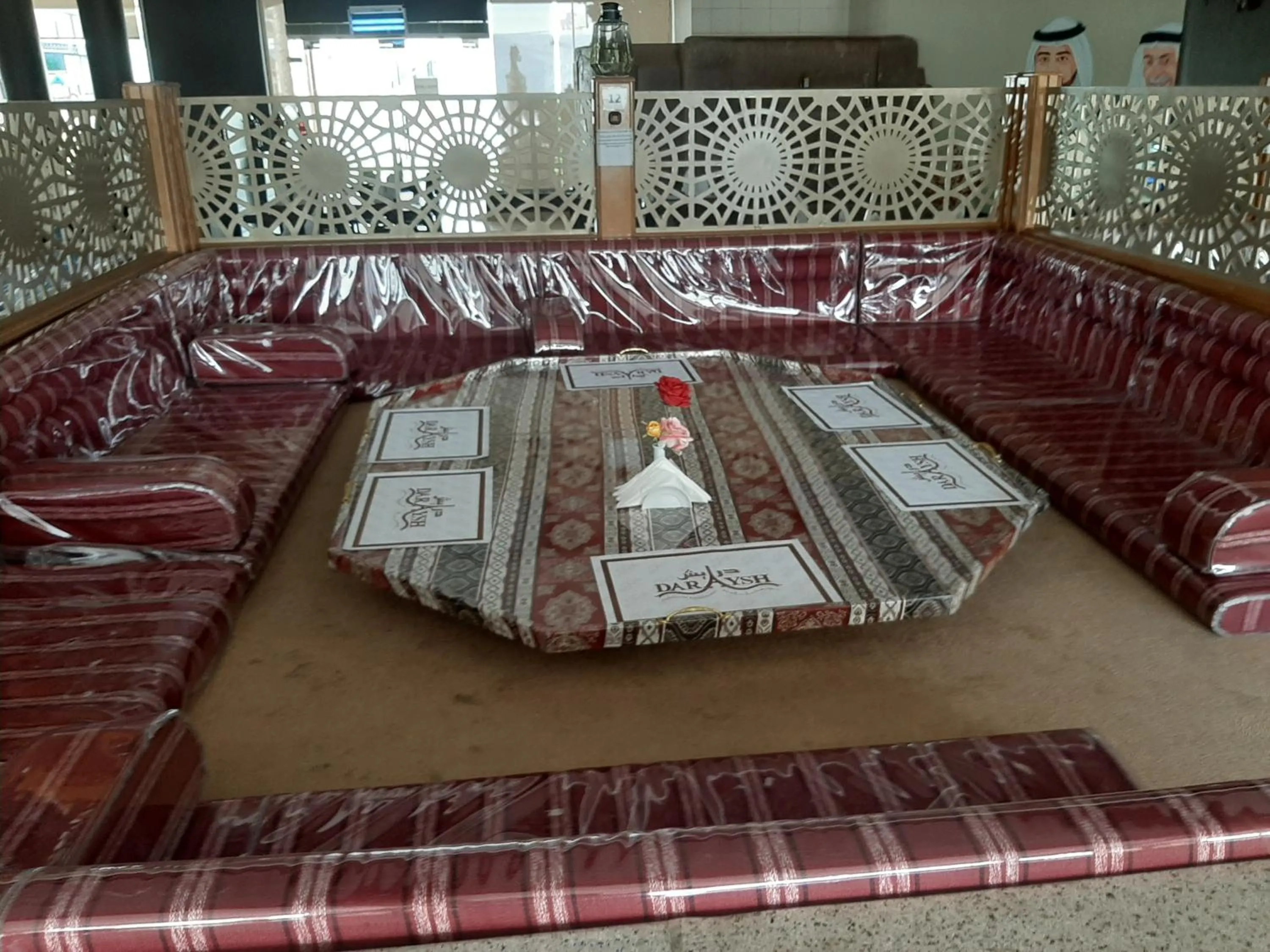 Restaurant/places to eat in Daraysh Hotel