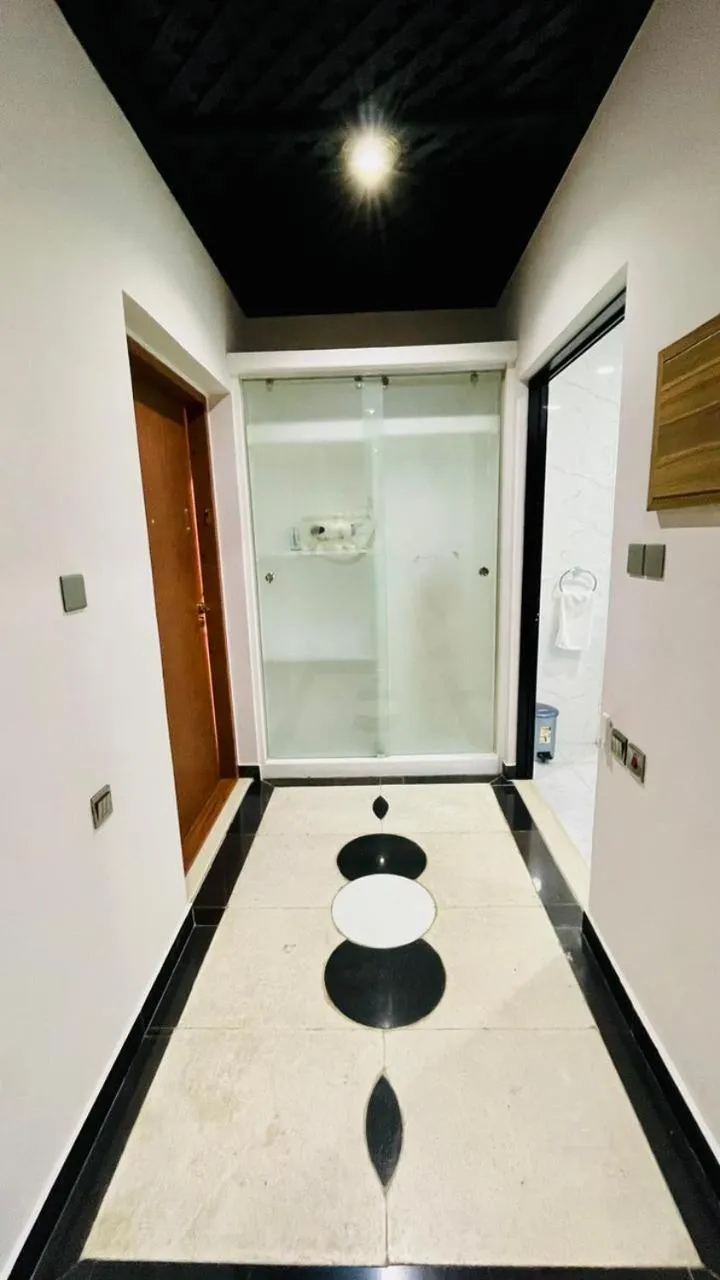 wardrobe in Daraysh Hotel