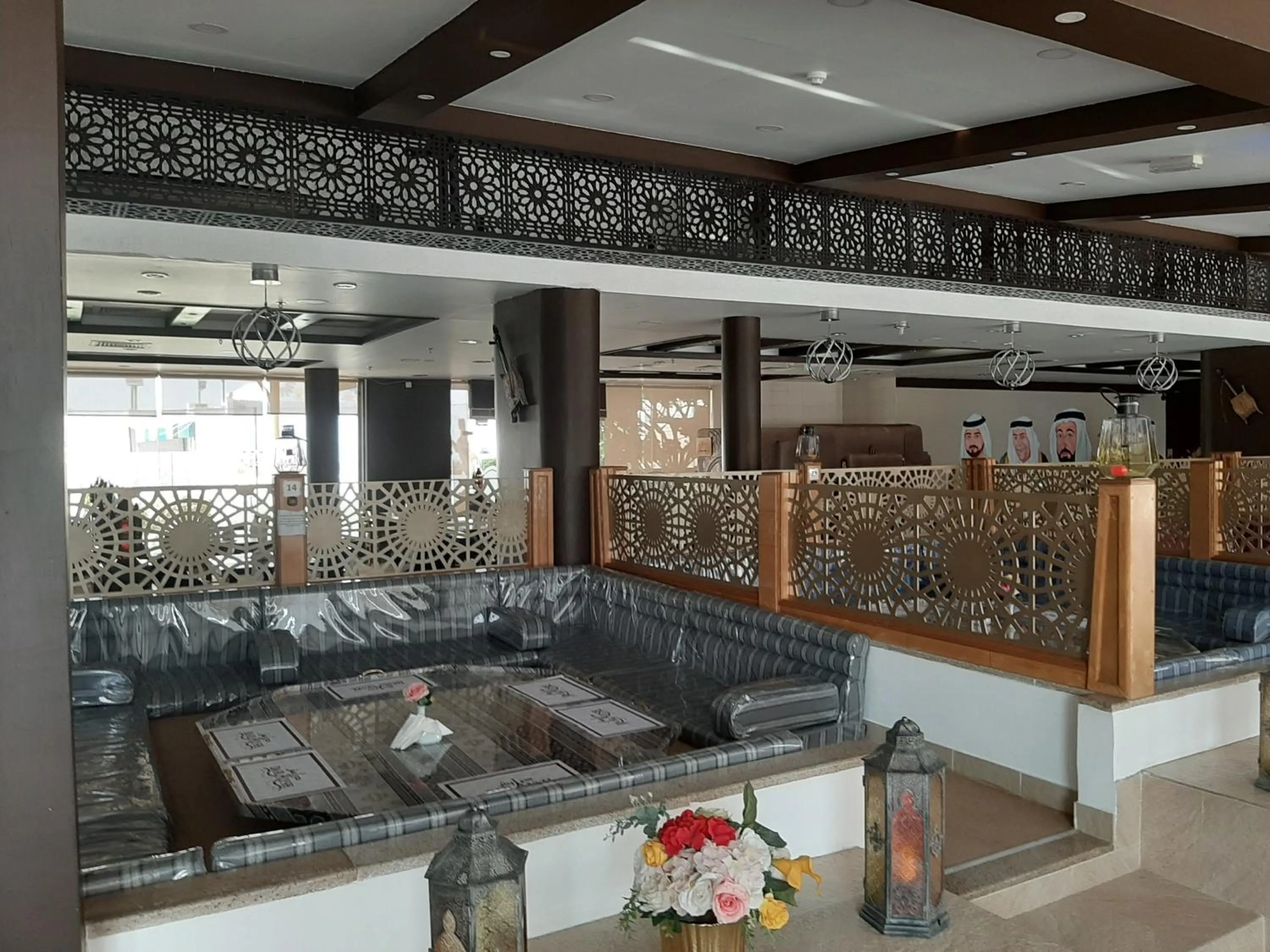 Restaurant/places to eat in Daraysh Hotel