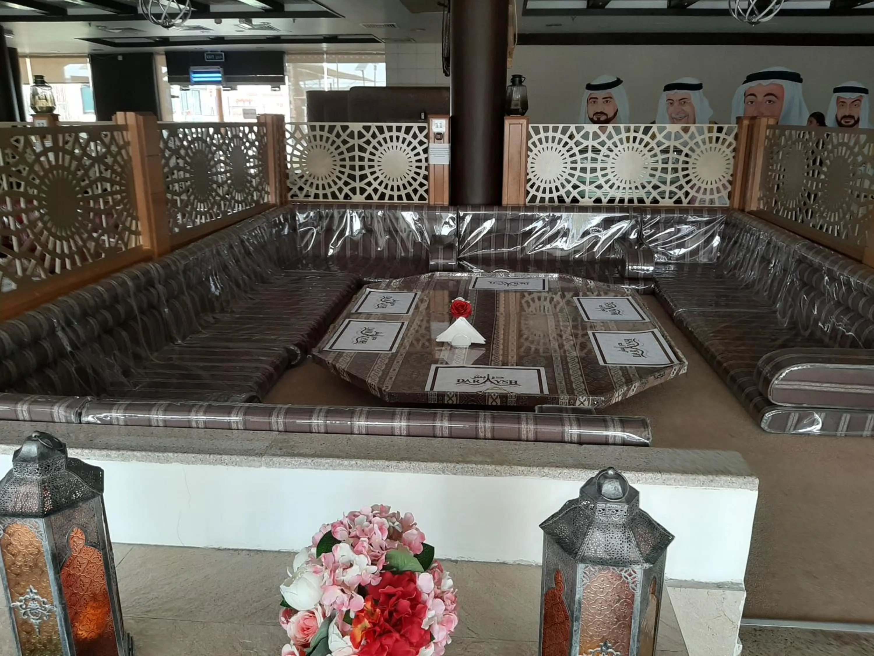 Restaurant/places to eat in Daraysh Hotel