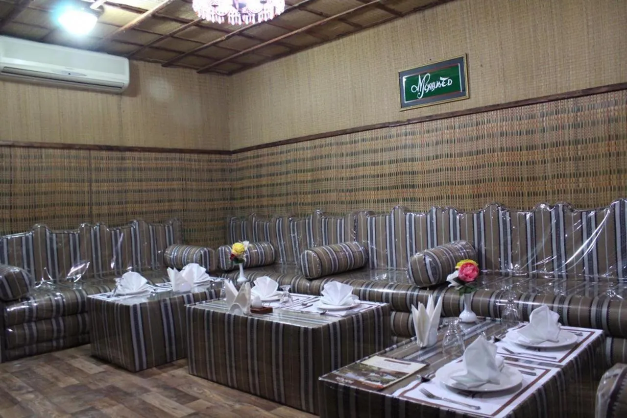 Restaurant/places to eat in Daraysh Hotel