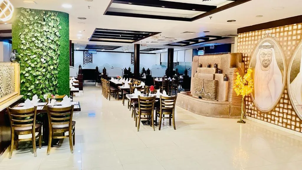 Restaurant/places to eat in Daraysh Hotel