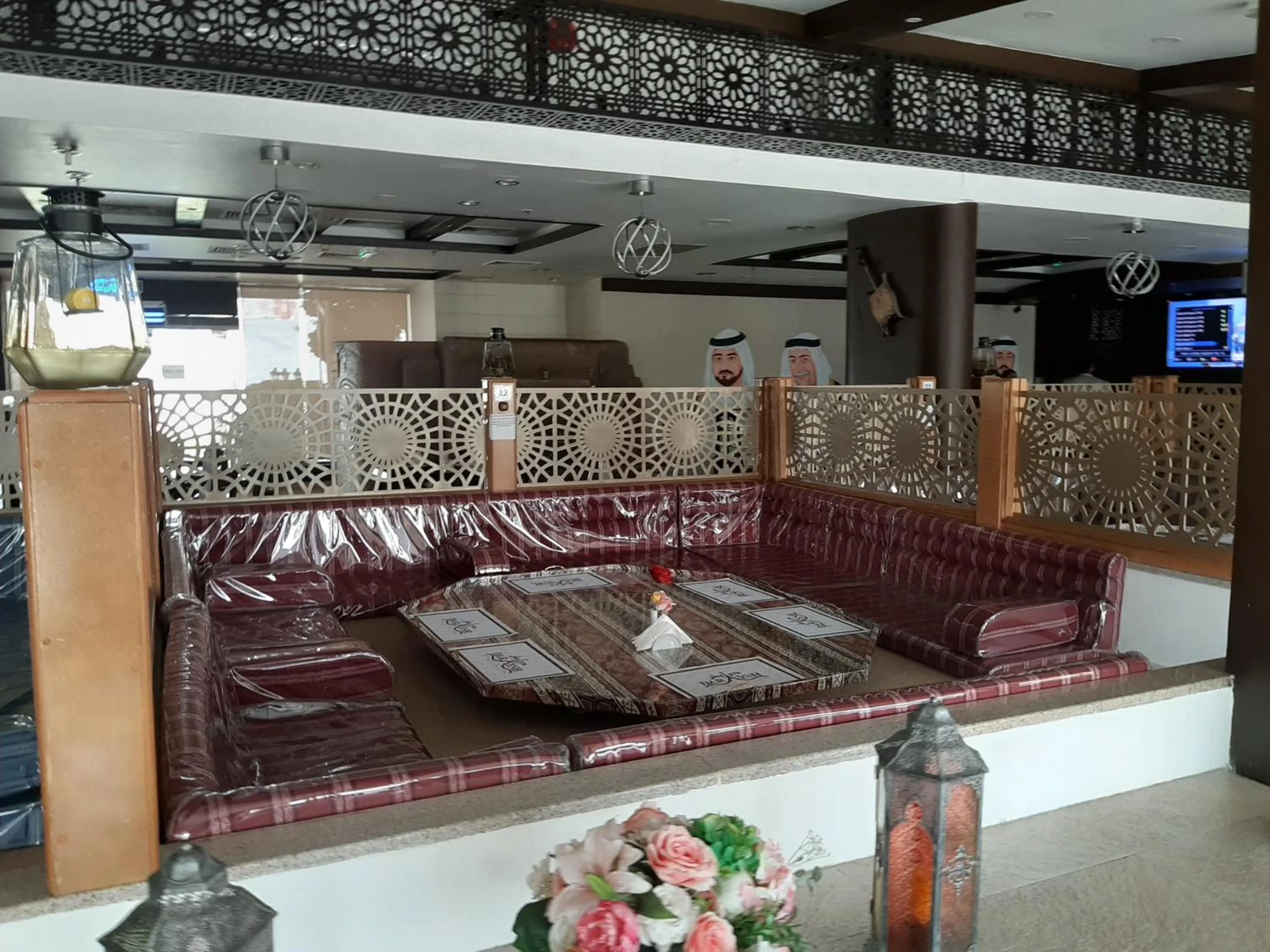 Restaurant/places to eat in Daraysh Hotel